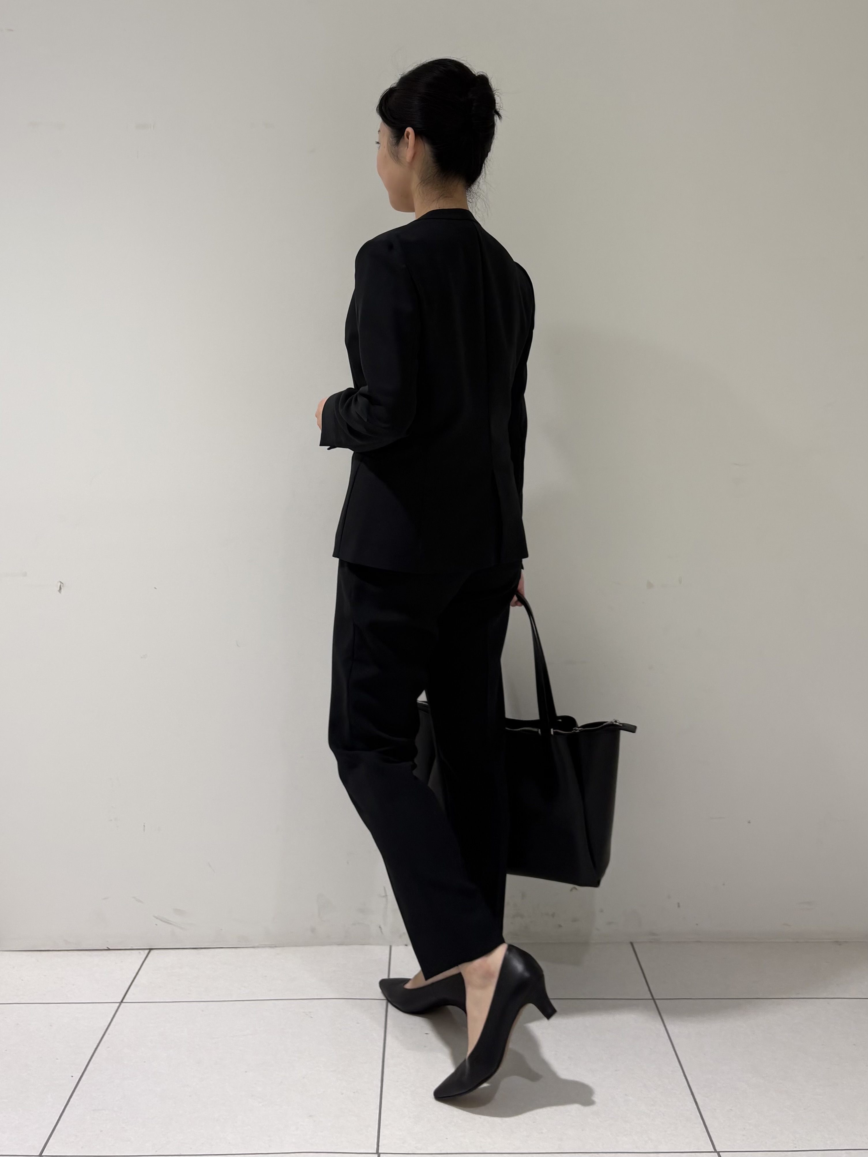 momokoさんの「INDIVI｜【定番スーツ／UVケア／洗える】ウール調ノーカラージャケット」を使ったコーディネート