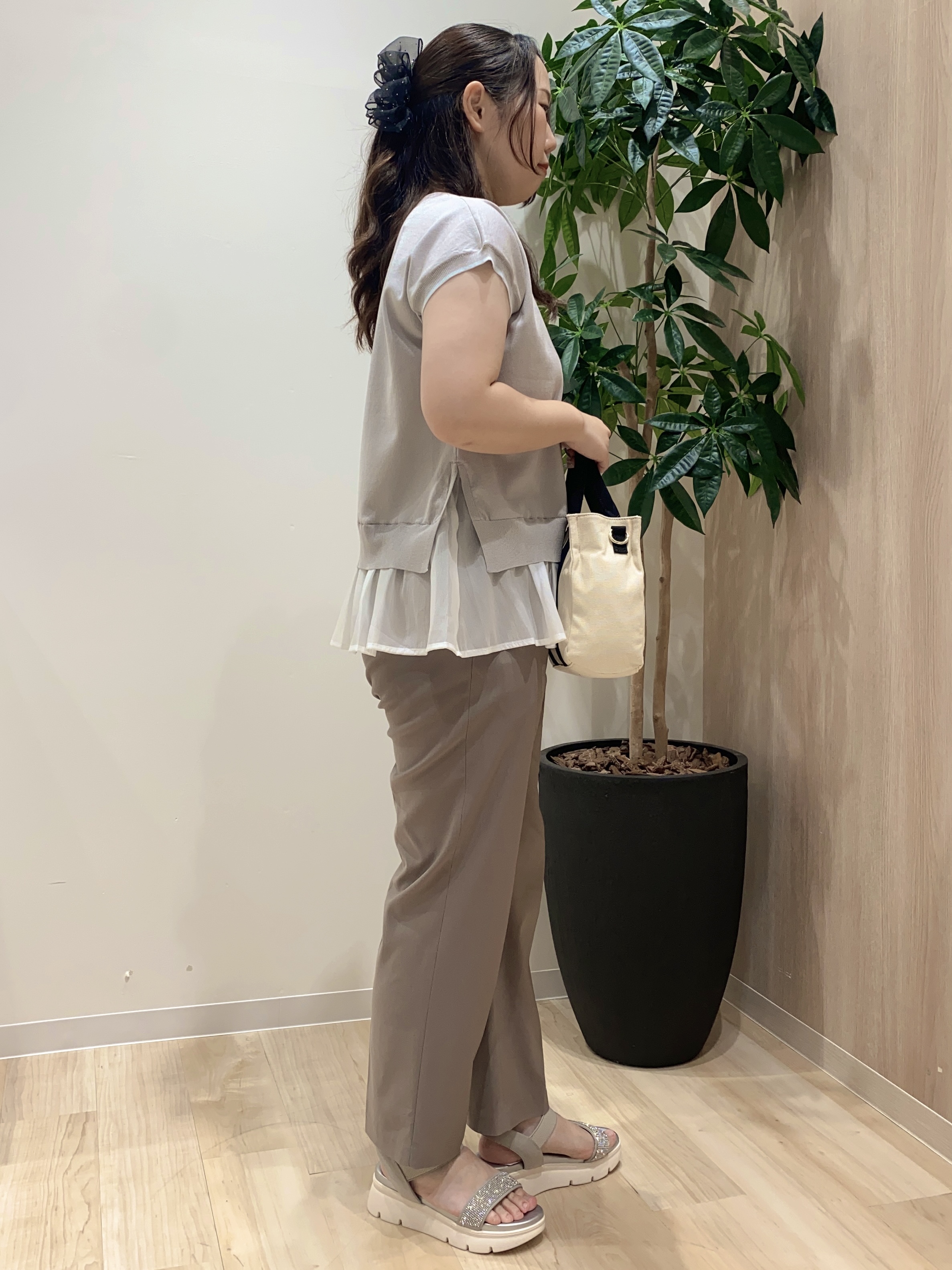HANAさんの「grove｜人気デザインが夏verで登場！【体型カバー】裾レイヤードニット」を使ったコーディネート