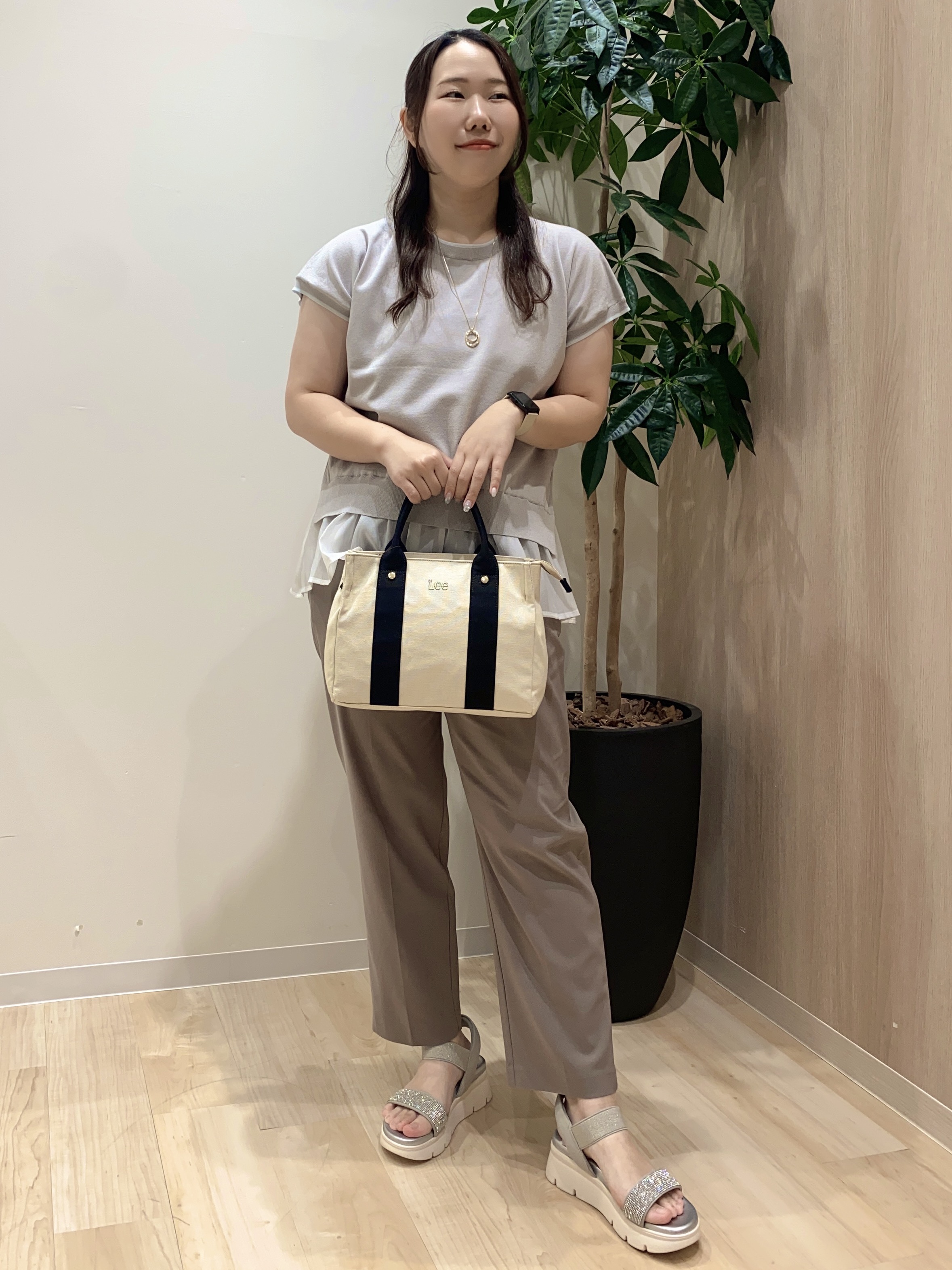 HANAさんの「grove｜人気デザインが夏verで登場！【体型カバー】裾レイヤードニット」を使ったコーディネート