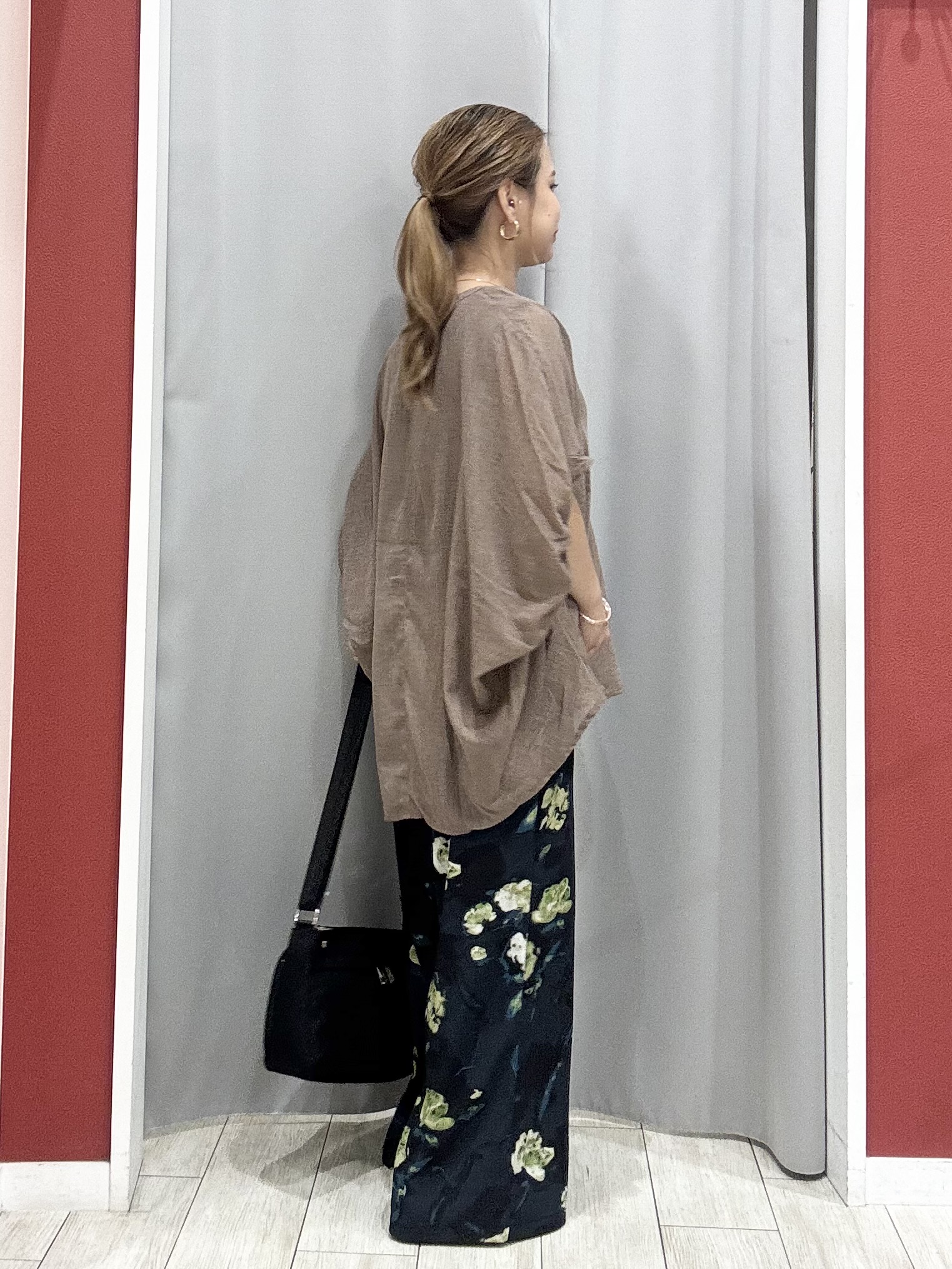 shioさんの「SHOO･LA･RUE｜【体型カバー】バルーン風ゆるシャツブラウス」を使ったコーディネート