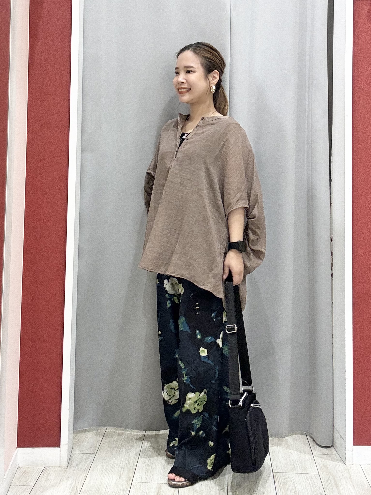shioさんの「SHOO･LA･RUE｜【体型カバー】バルーン風ゆるシャツブラウス」を使ったコーディネート