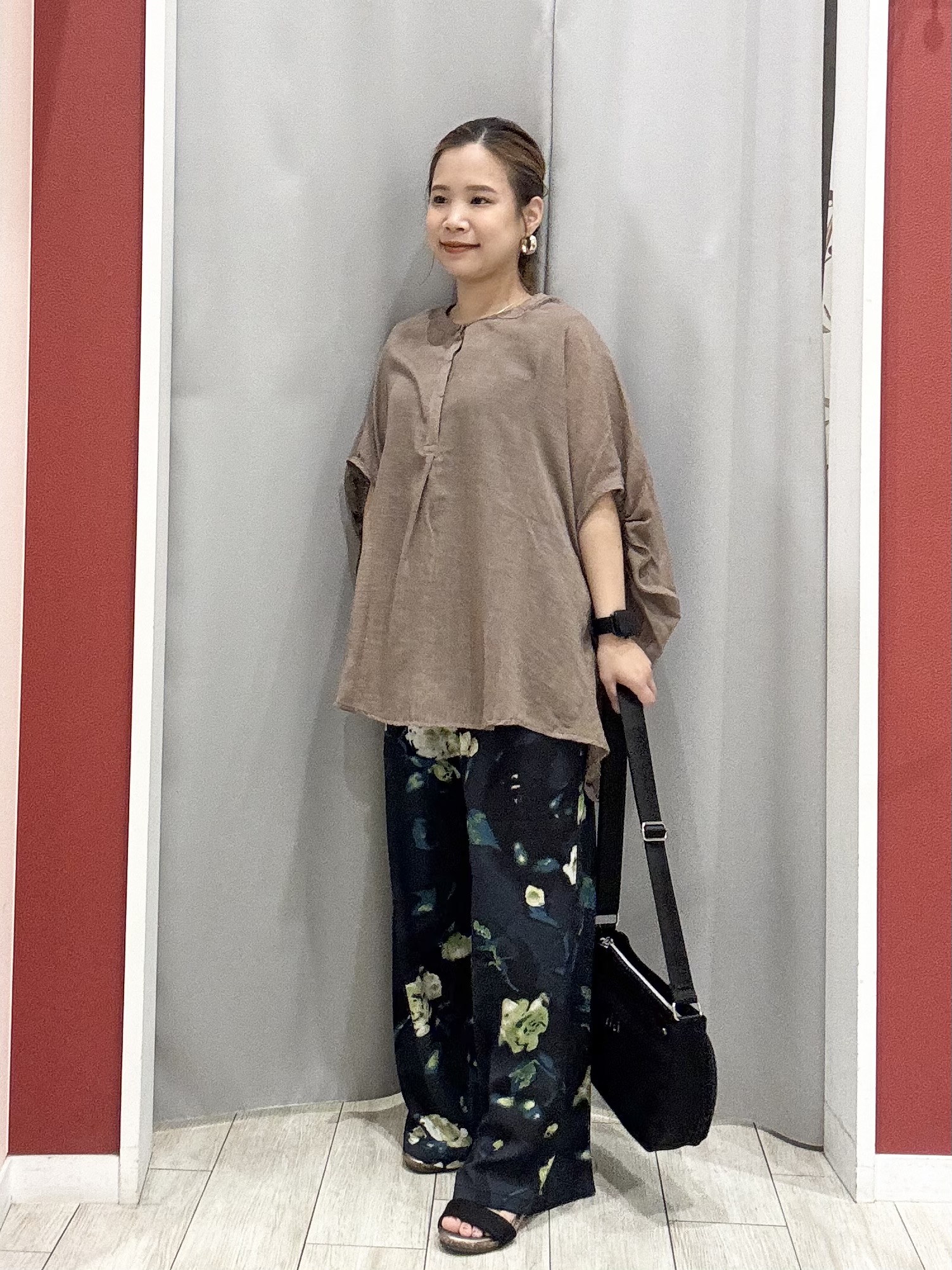 shioさんの「SHOO･LA･RUE｜【体型カバー】バルーン風ゆるシャツブラウス」を使ったコーディネート
