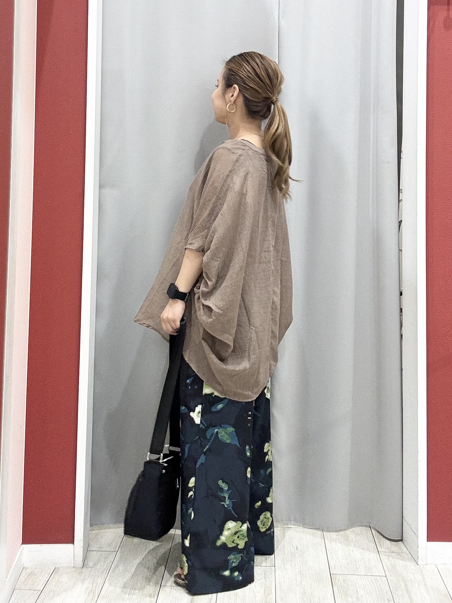 shioさんの「SHOO･LA･RUE｜【体型カバー】バルーン風ゆるシャツブラウス」を使ったコーディネート