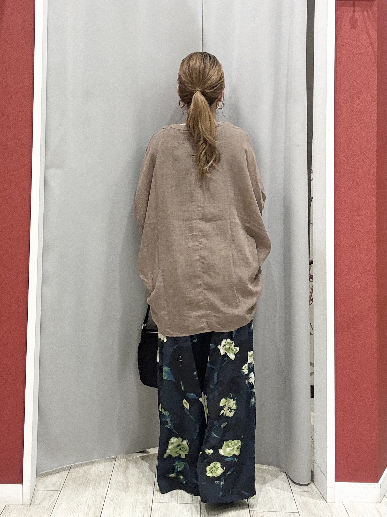 shioさんの「SHOO･LA･RUE｜【体型カバー】バルーン風ゆるシャツブラウス」を使ったコーディネート
