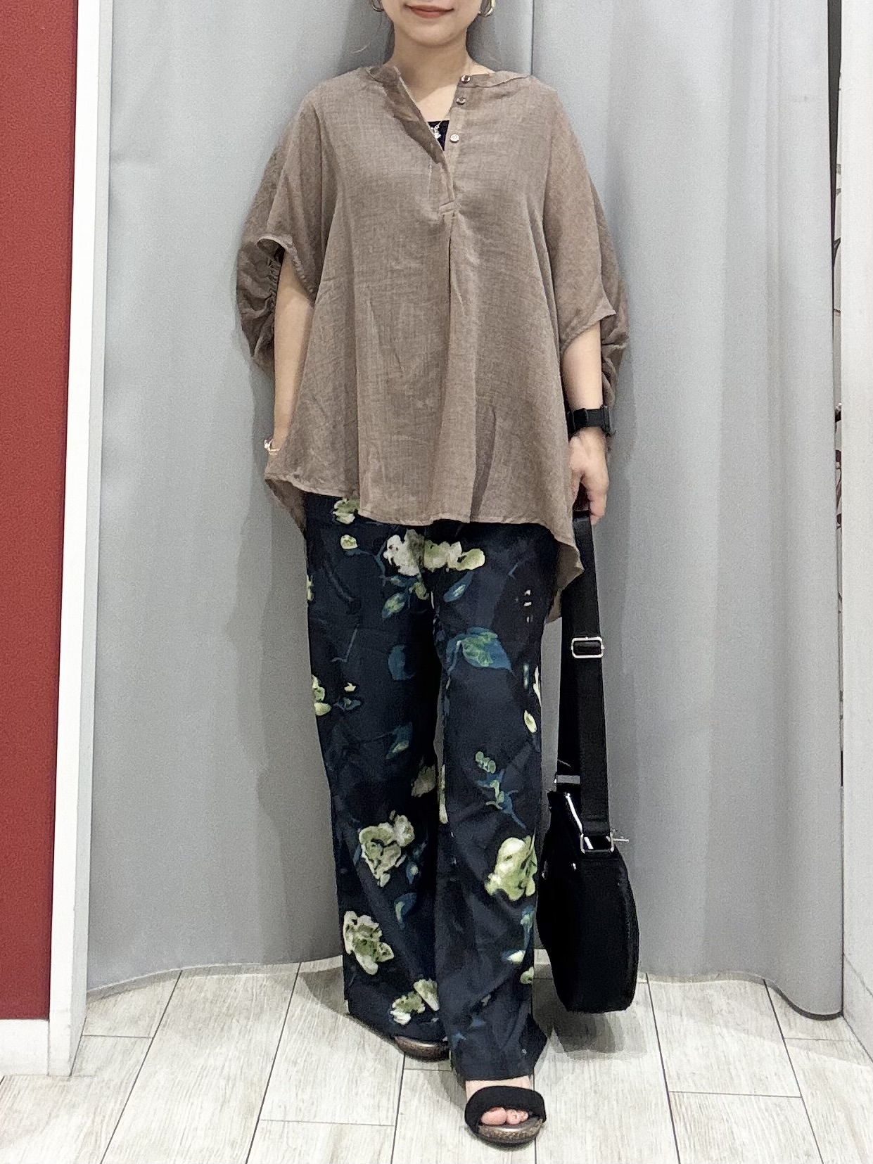 shioさんの「SHOO･LA･RUE｜【体型カバー】バルーン風ゆるシャツブラウス」を使ったコーディネート