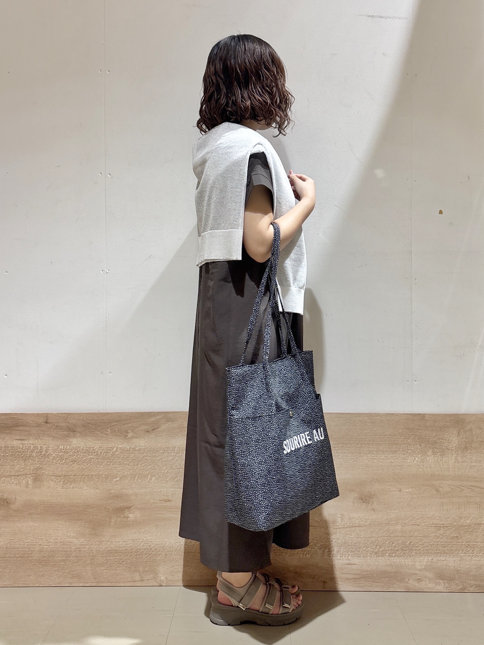 るねさんの「SHOO･LA･RUE｜【さらり快適/洗濯機可/S-LL】シアーラメカーディガン」を使ったコーディネート