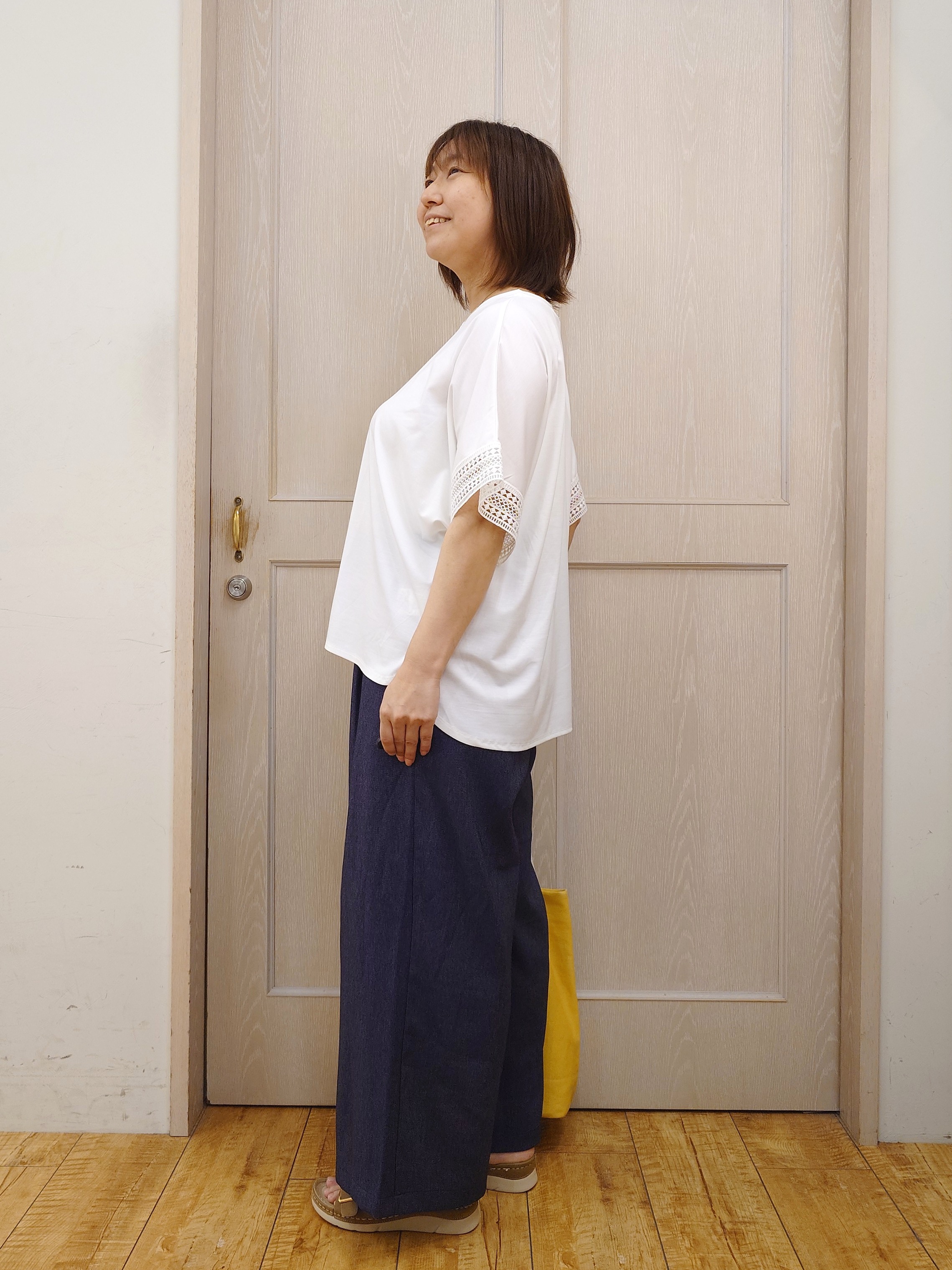 とろろさんの「SHOO･LA･RUE｜【ひんやり/UV】お袖レースが上品 ゆったりとろみトップス」を使ったコーディネート