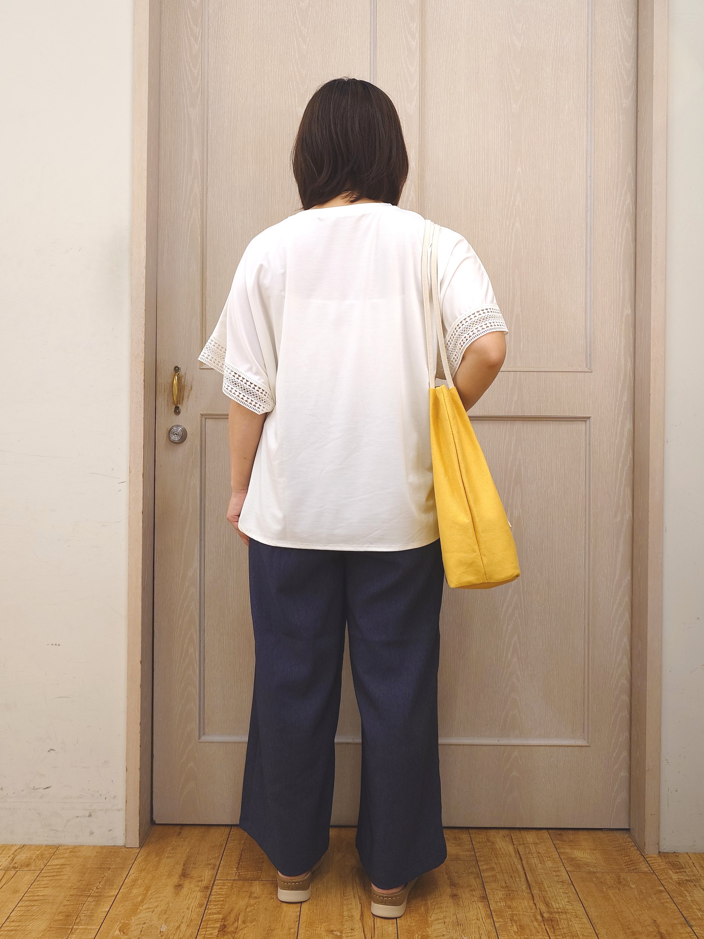 とろろさんの「SHOO･LA･RUE｜【ひんやり/UV】お袖レースが上品 ゆったりとろみトップス」を使ったコーディネート