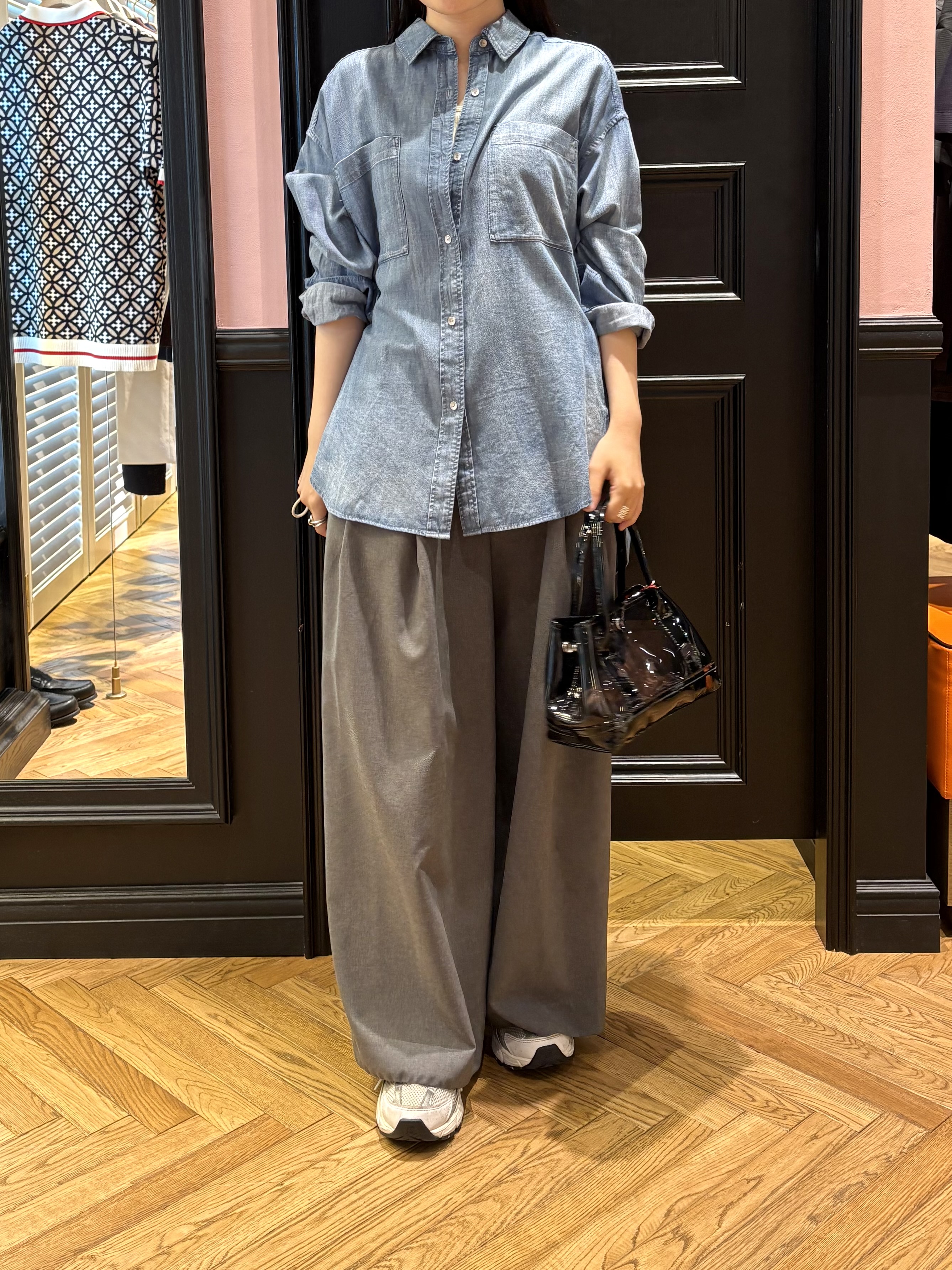 cocoさんの「DRESSTERIOR｜【夏デニム】シアーデニムシャツ」を使ったコーディネート