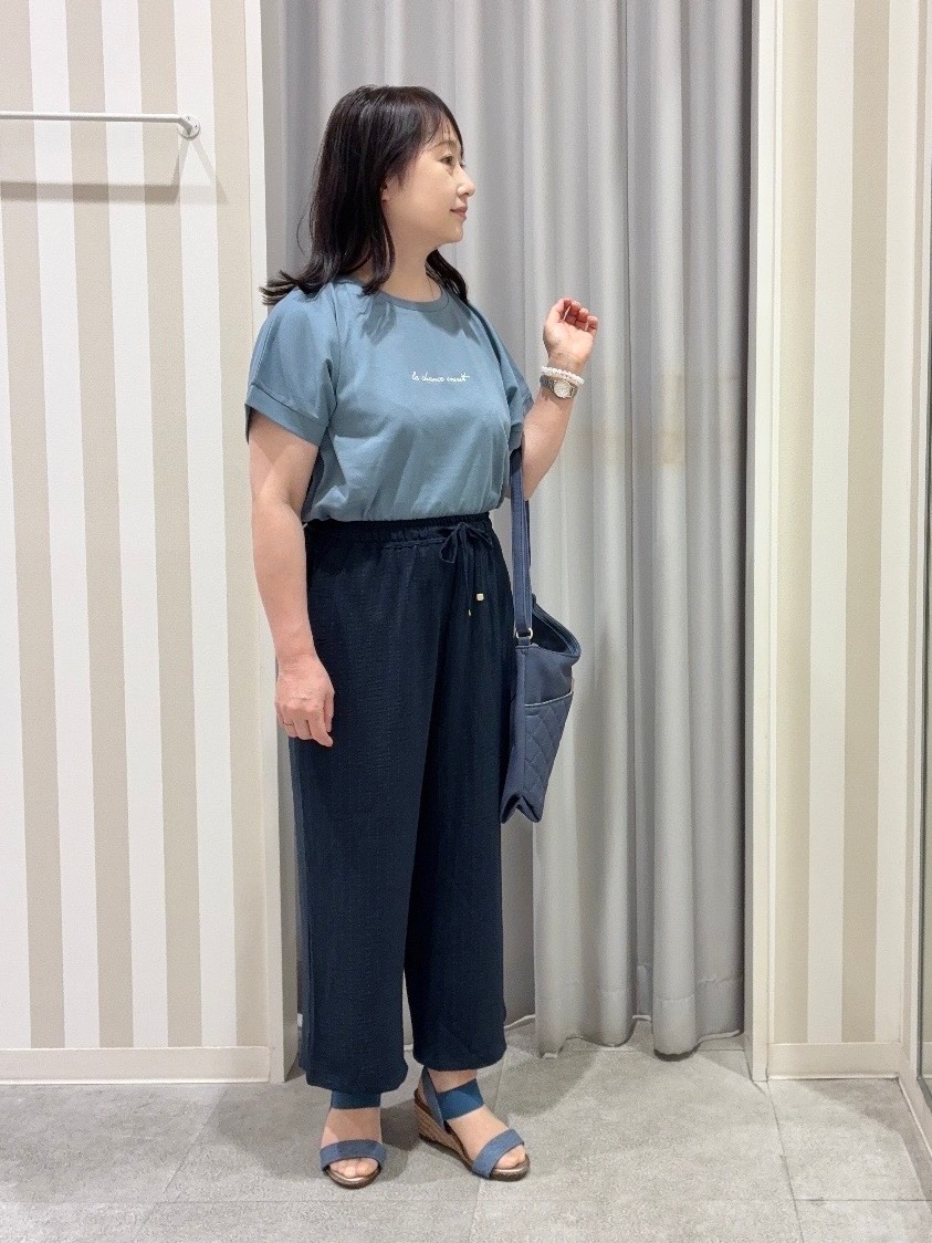 vanseさんの「SHOO･LA･RUE｜【汗じみ防止/ひんやり/S-LL】インせず着られる 刺繍ロゴTシャツ」を使ったコーディネート