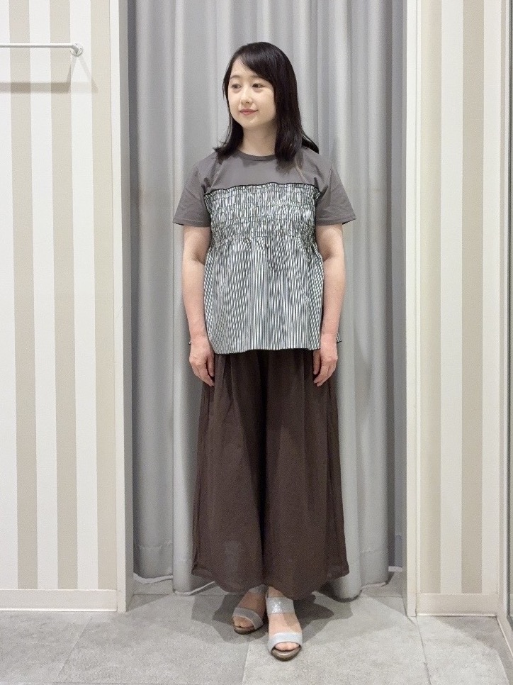 vanseさんの「SHOO･LA･RUE｜【S-LL/洗濯機可】着るだけサマ見え 柄アソートビスチェ風ドッキングTシャツ」を使ったコーディネート