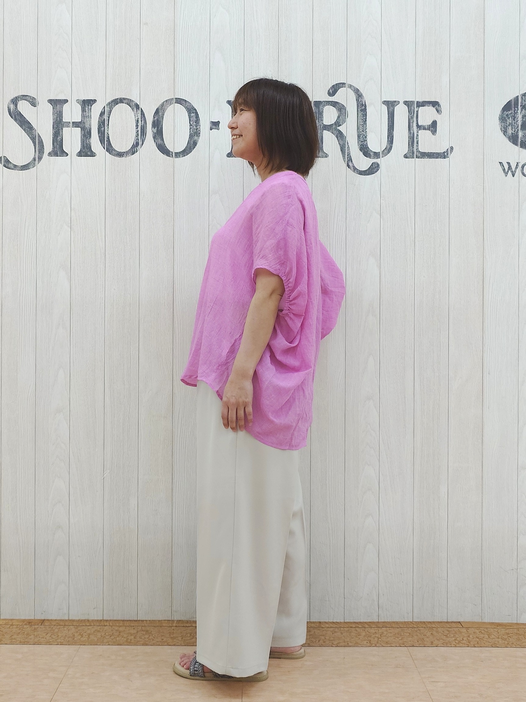 とろろさんの「SHOO･LA･RUE｜【体型カバー】バルーン風ゆるシャツブラウス」を使ったコーディネート
