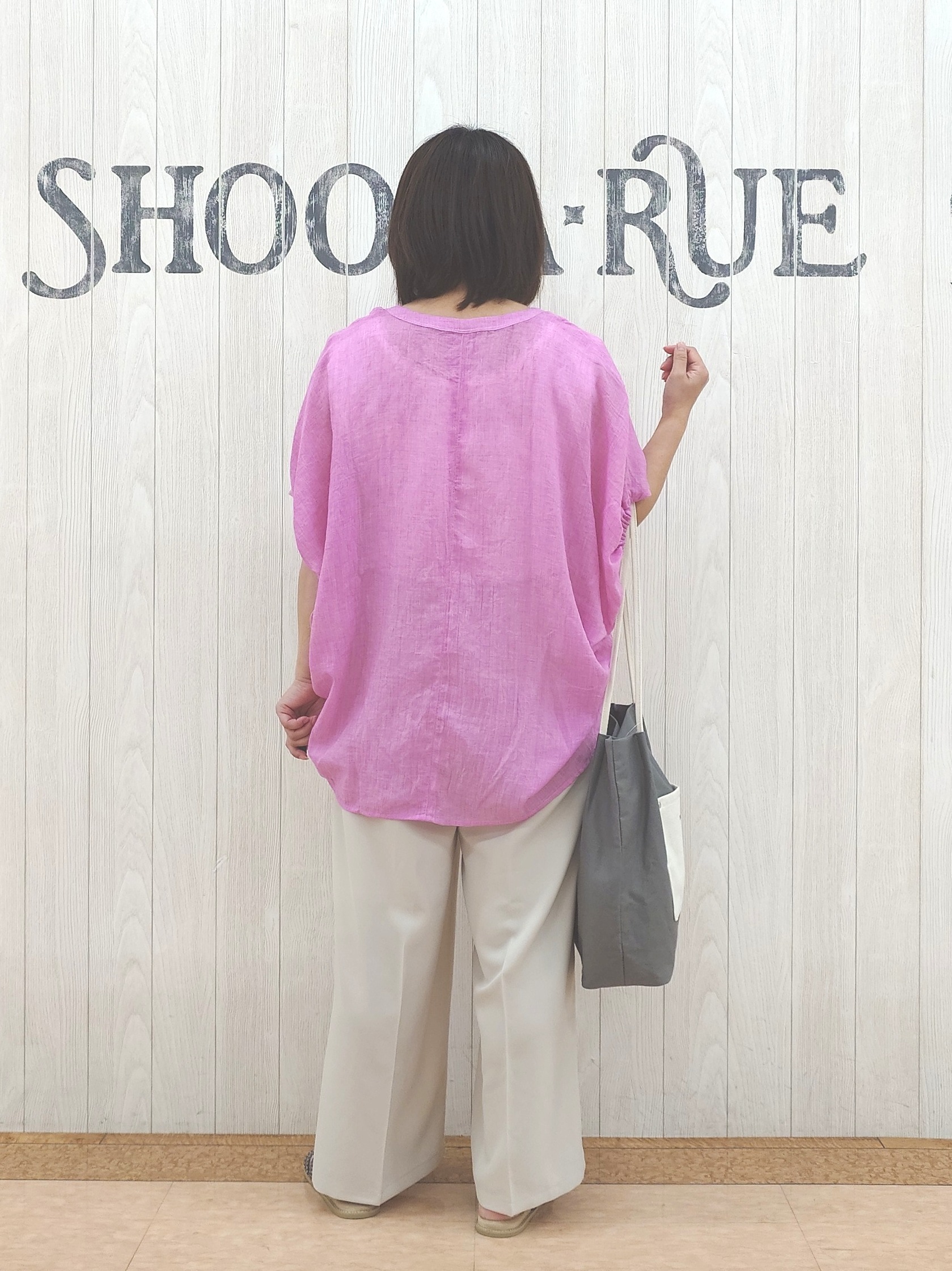 とろろさんの「SHOO･LA･RUE｜【体型カバー】バルーン風ゆるシャツブラウス」を使ったコーディネート