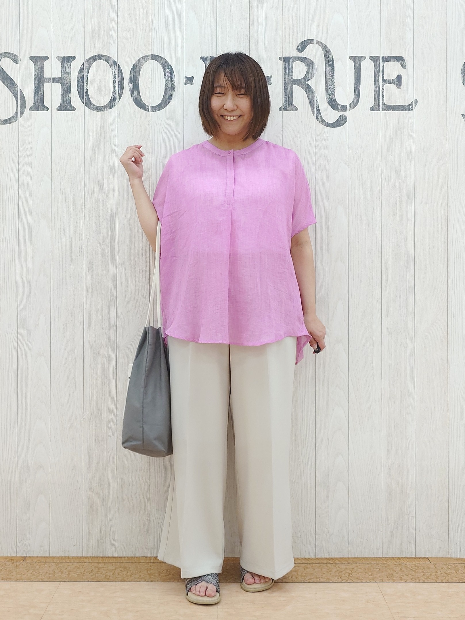 とろろさんの「SHOO･LA･RUE｜【体型カバー】バルーン風ゆるシャツブラウス」を使ったコーディネート