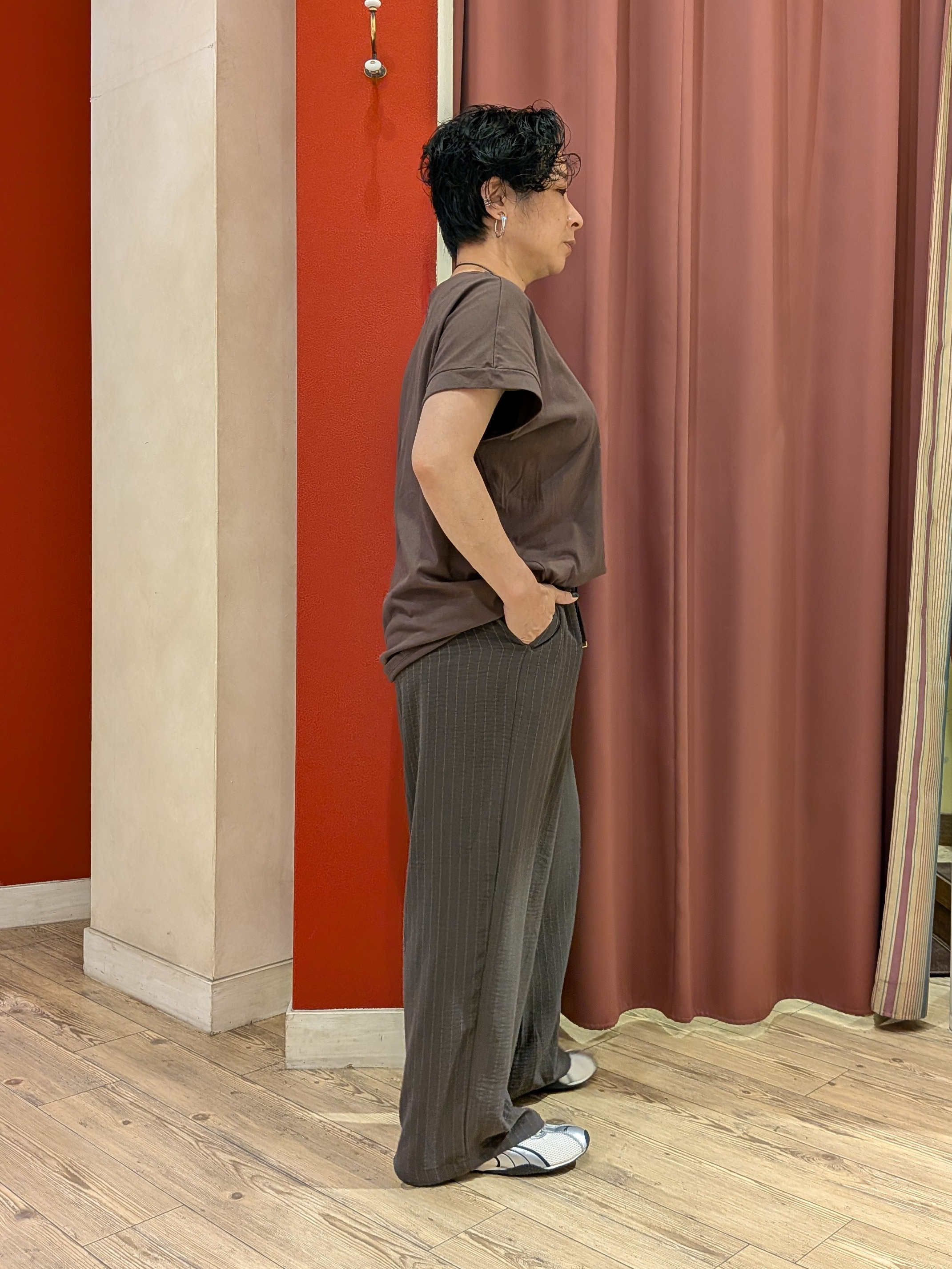 cameさんの「SHOO･LA･RUE｜【汗じみ防止/ひんやり/体型カバー】真夏の味方。 汗じみが気になりにくい 大人の刺繍ロゴTシャツ」を使ったコーディネート