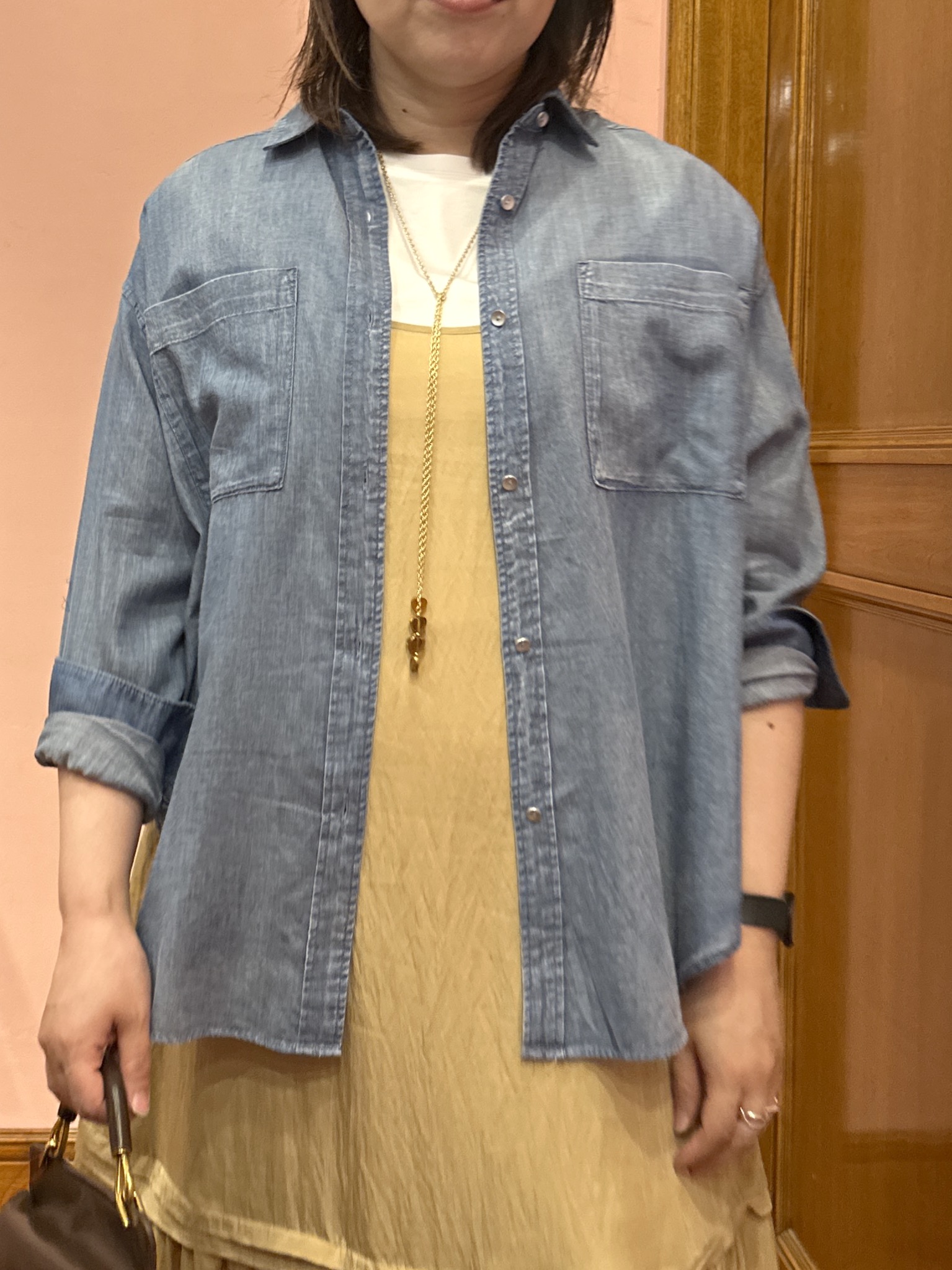 komatsuさんの「DRESSTERIOR｜【夏デニム】シアーデニムシャツ」を使ったコーディネート