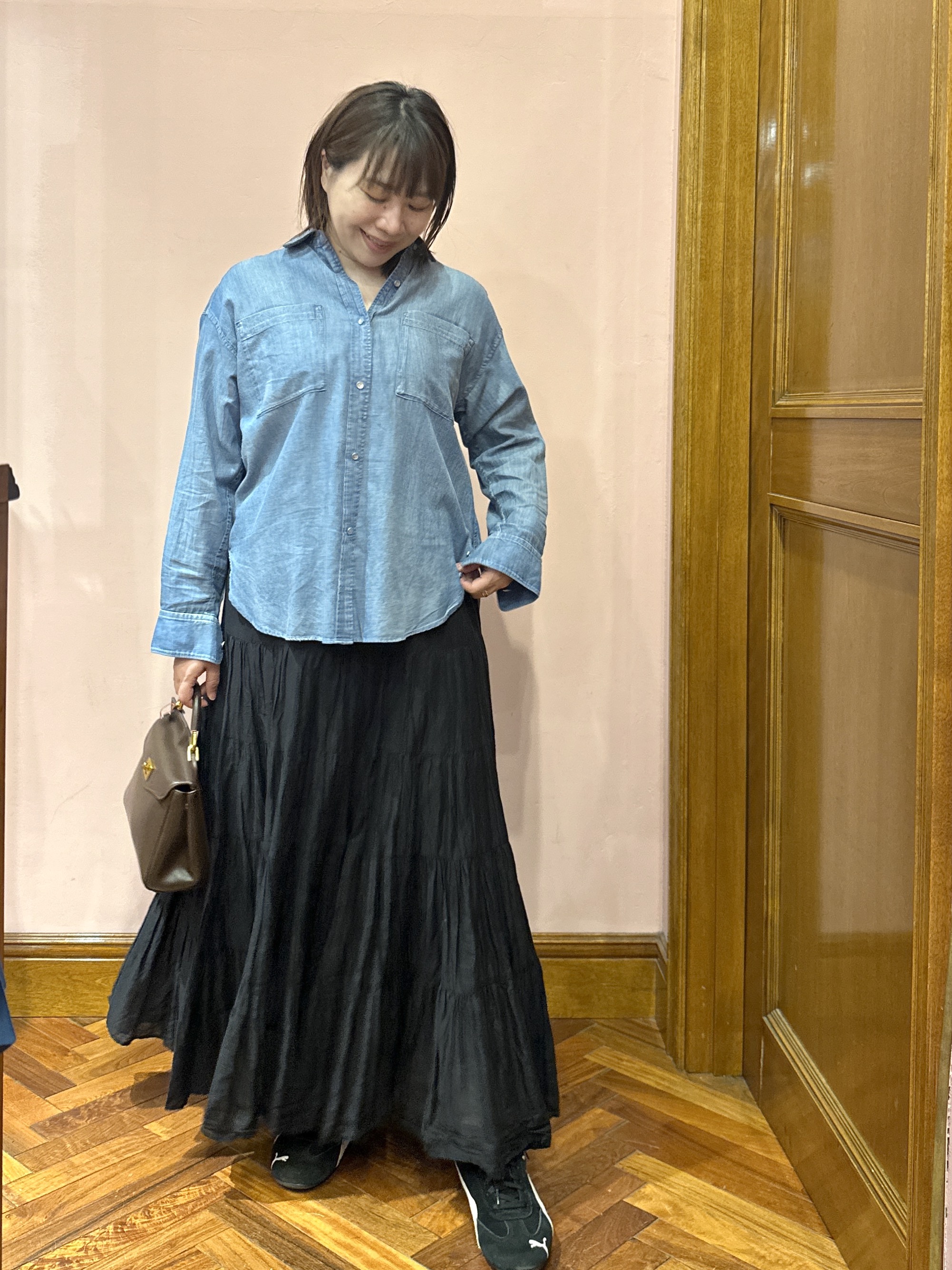 komatsuさんの「DRESSTERIOR｜【夏デニム】シアーデニムシャツ」を使ったコーディネート