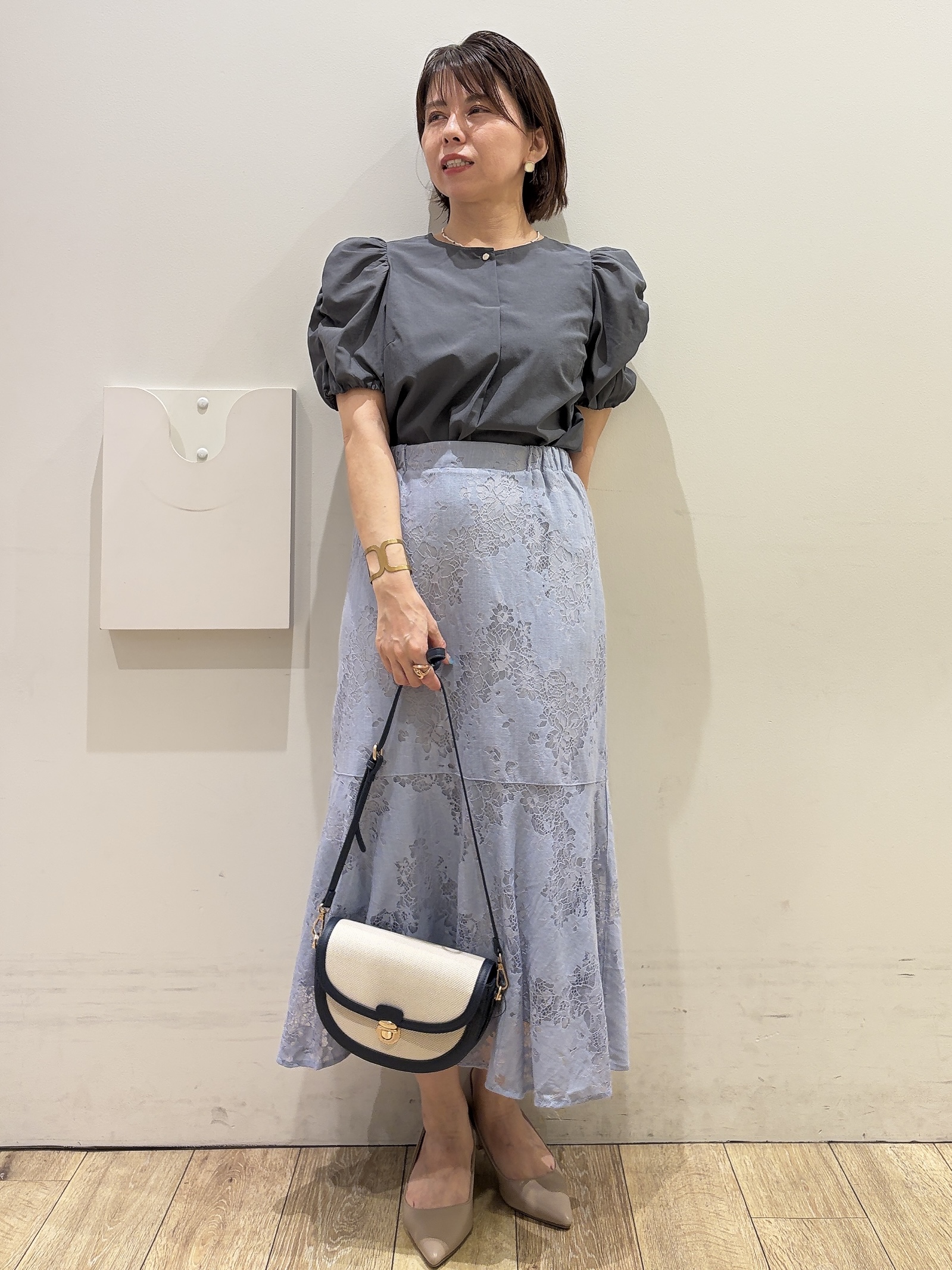 YUKOさんの「index｜【接触冷感／防シワ】シャーリングスリーブブラウス《洗濯機OK》」を使ったコーディネート