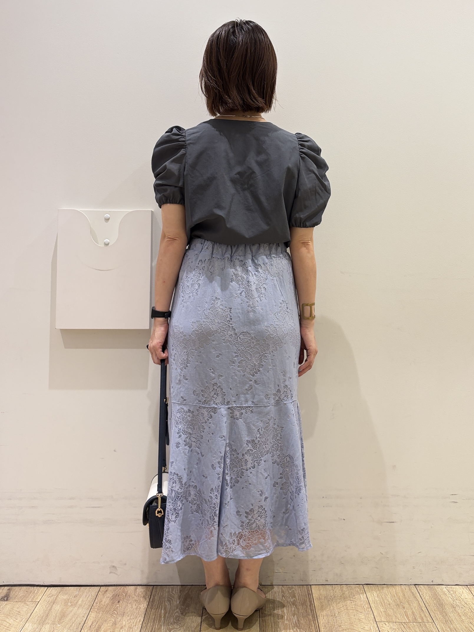 YUKOさんの「index｜【接触冷感／防シワ】シャーリングスリーブブラウス《洗濯機OK》」を使ったコーディネート