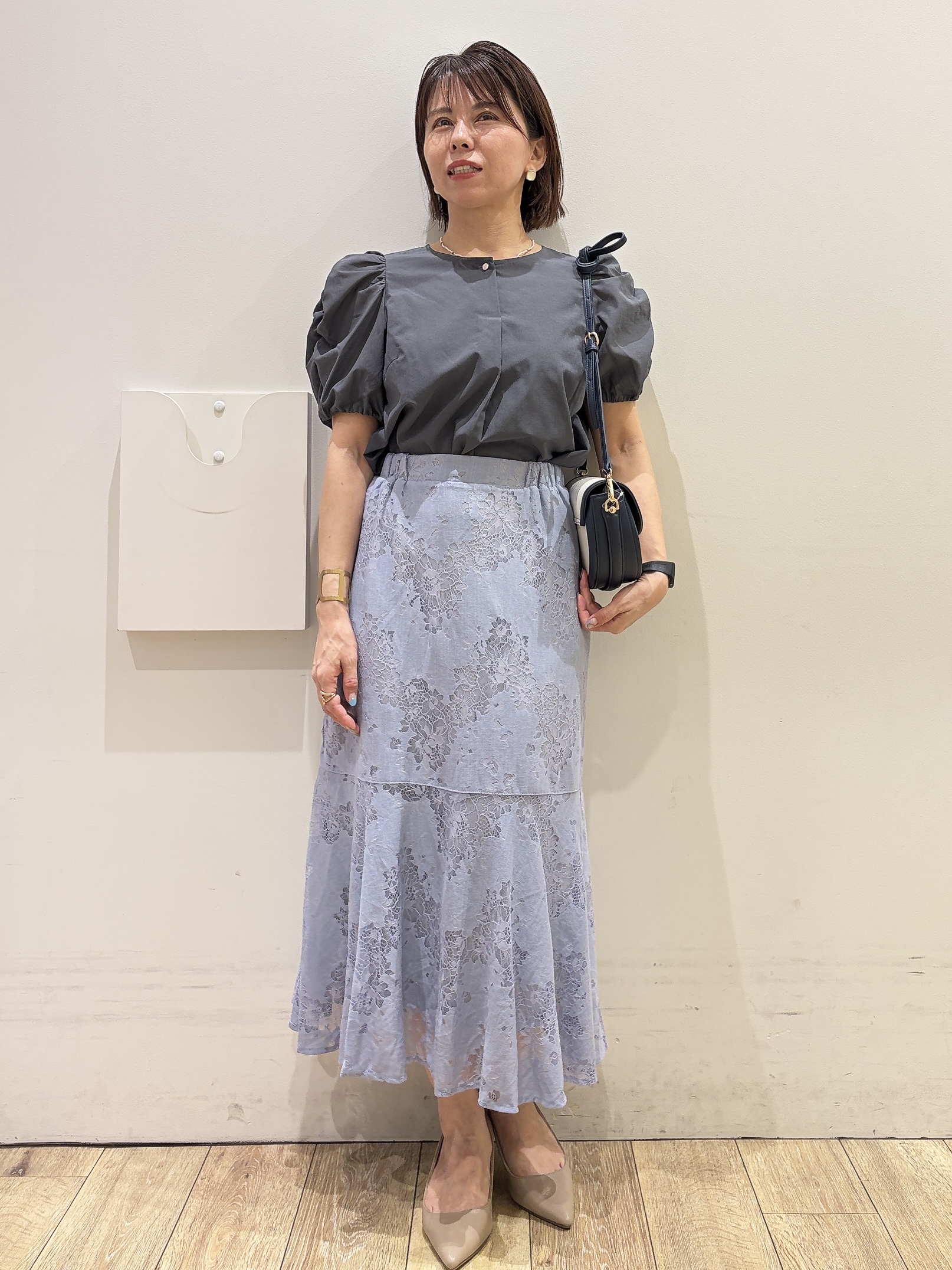 YUKOさんの「index｜【接触冷感／防シワ】シャーリングスリーブブラウス《洗濯機OK》」を使ったコーディネート