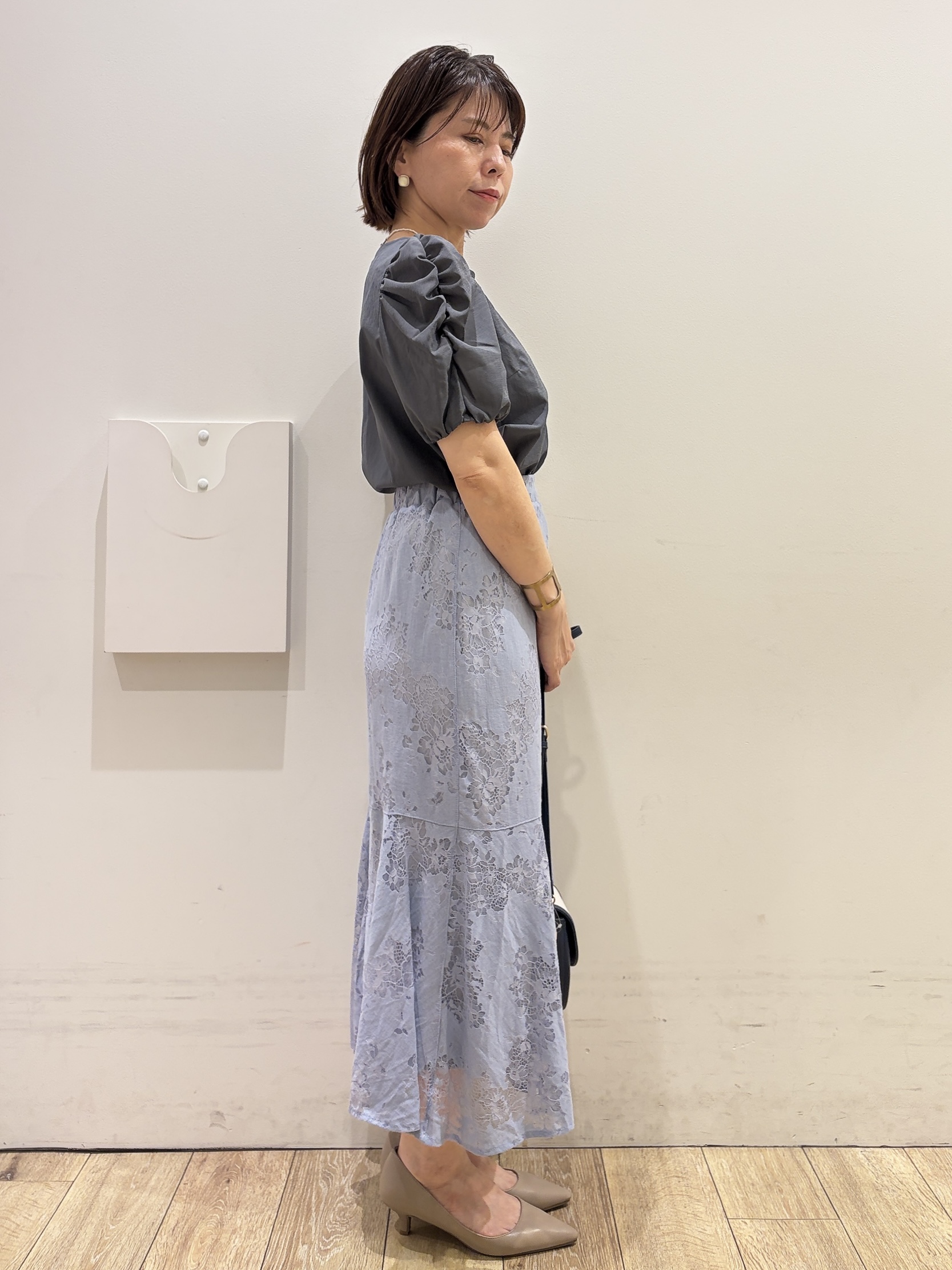 YUKOさんの「index｜【接触冷感／防シワ】シャーリングスリーブブラウス《洗濯機OK》」を使ったコーディネート