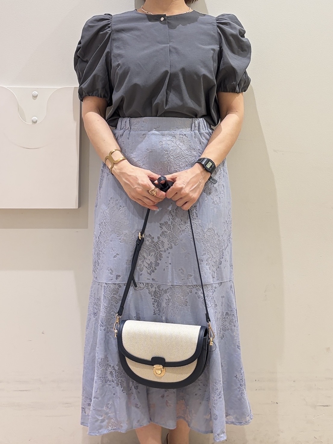 YUKOさんの「index｜【接触冷感／防シワ】シャーリングスリーブブラウス《洗濯機OK》」を使ったコーディネート