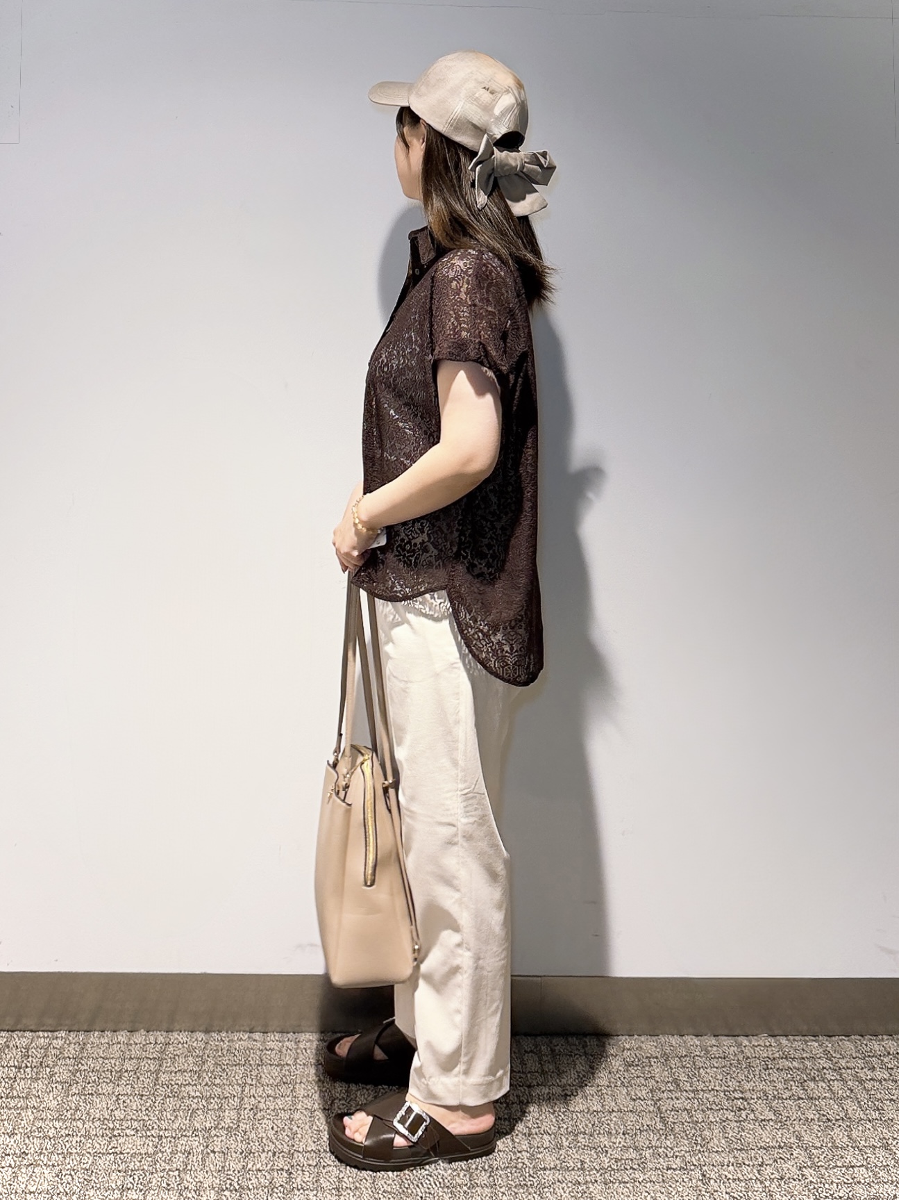 みーさんの「grove｜【洗える・体型カバー】レースドルマンシャツ」を使ったコーディネート