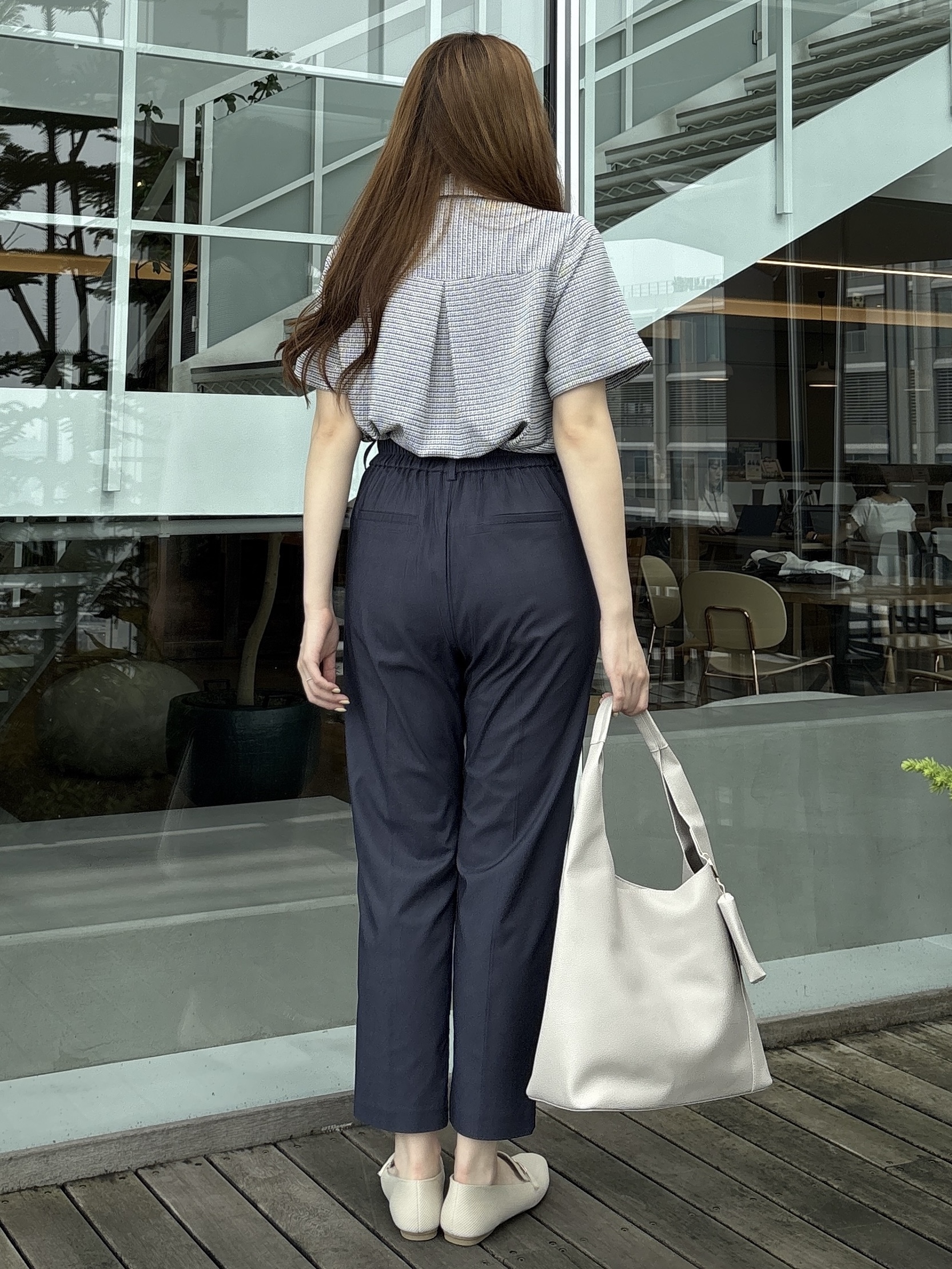 sayaさんの「grove｜半袖になって再登場！【洗える】チャーム付きマルチWAYボウタイブラウス」を使ったコーディネート