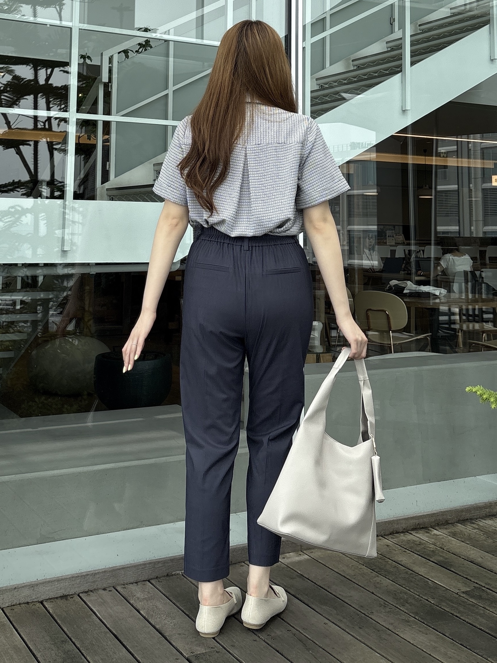 sayaさんの「grove｜半袖になって再登場！【洗える】チャーム付きマルチWAYボウタイブラウス」を使ったコーディネート
