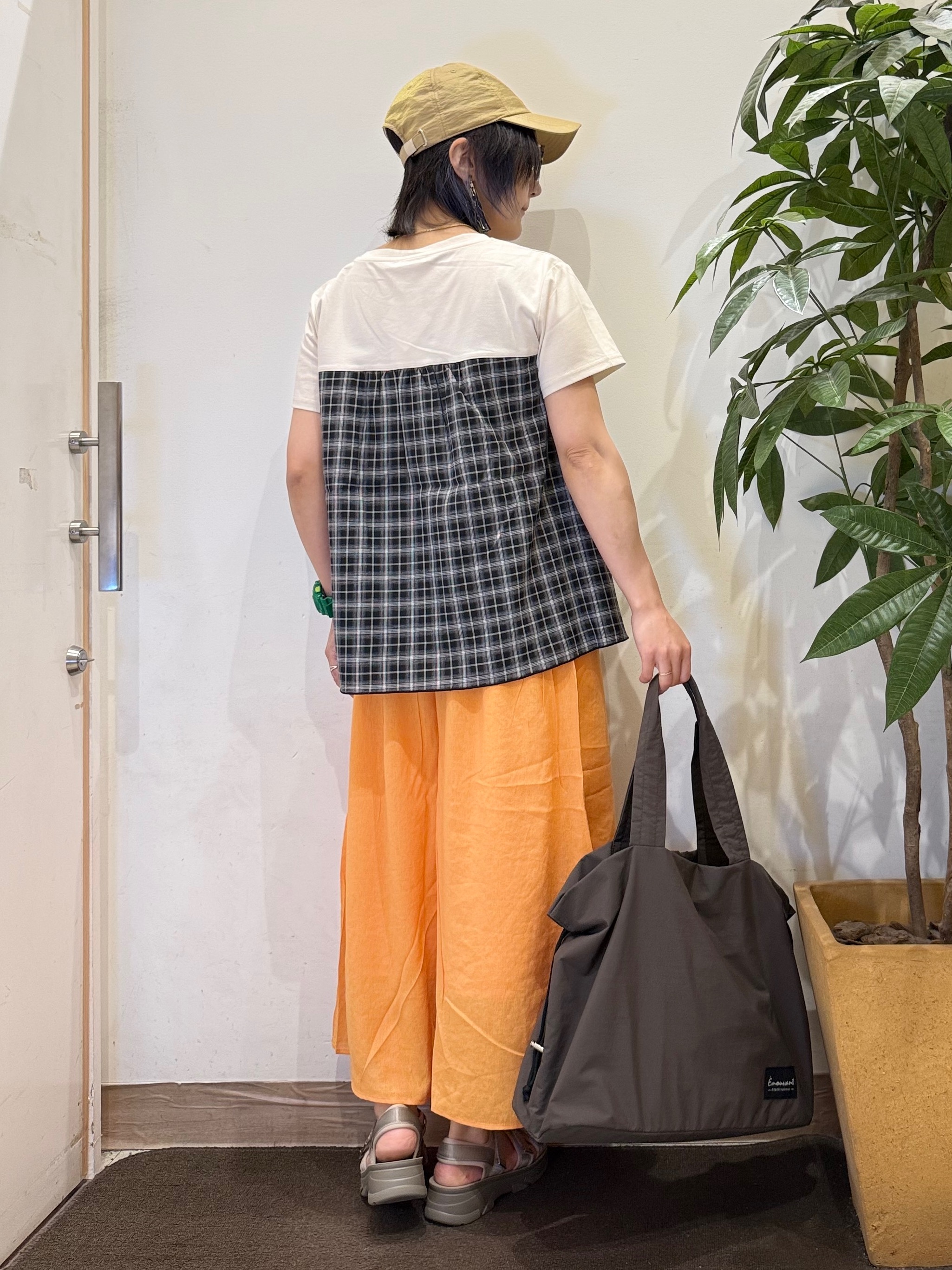 misakiさんの「SHOO･LA･RUE｜【S-LL/洗濯機可】着るだけサマ見え 柄アソートビスチェ風ドッキングTシャツ」を使ったコーディネート