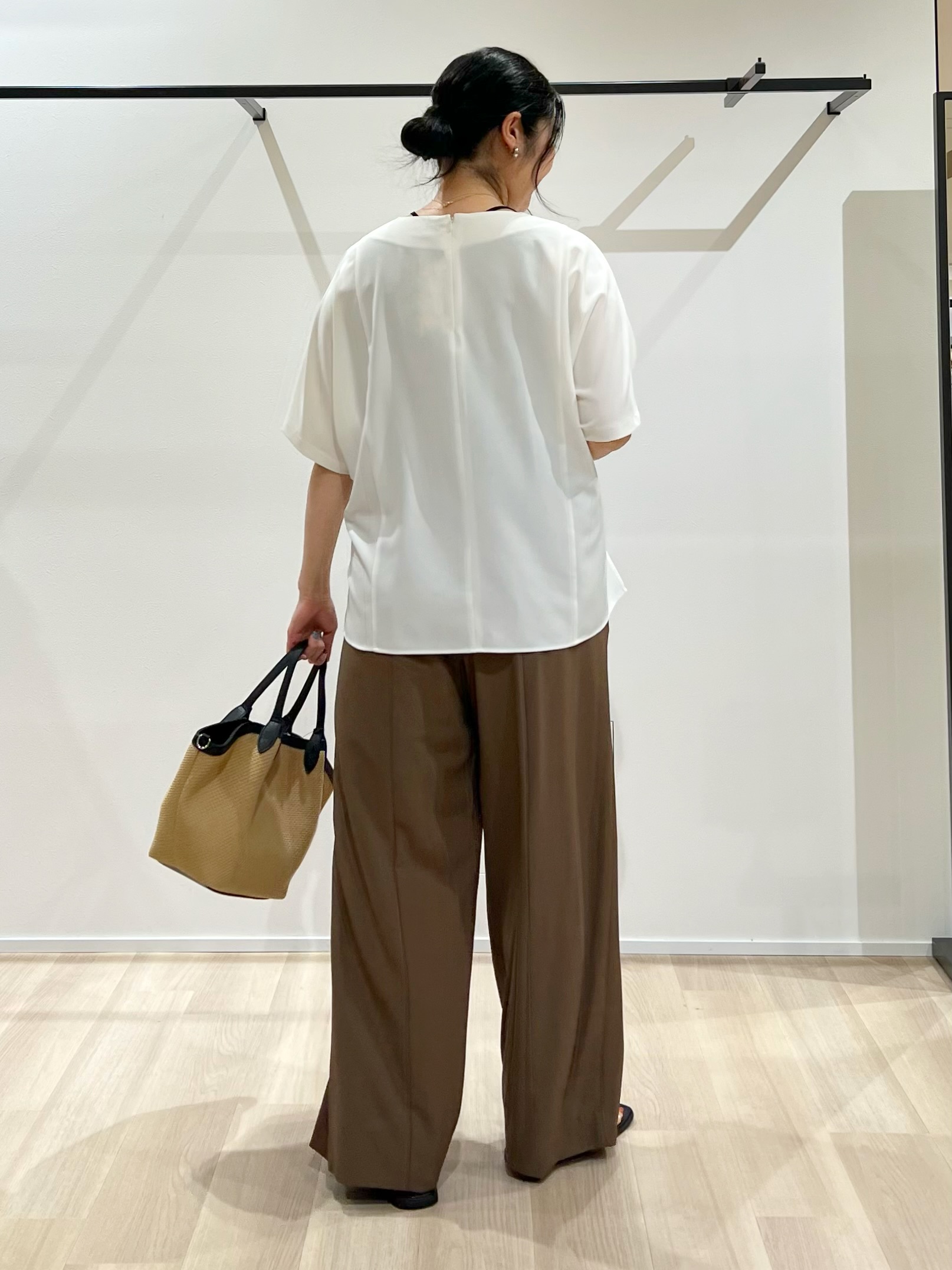 TOMOMIさんの「UNTITLED｜【体型＆二の腕カバー/着る日傘】ドルマントップス」を使ったコーディネート