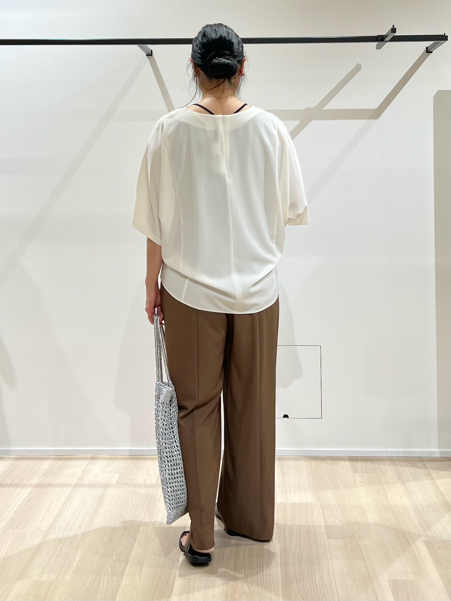 TOMOMIさんの「UNTITLED｜【体型＆二の腕カバー/着る日傘】ドルマントップス」を使ったコーディネート