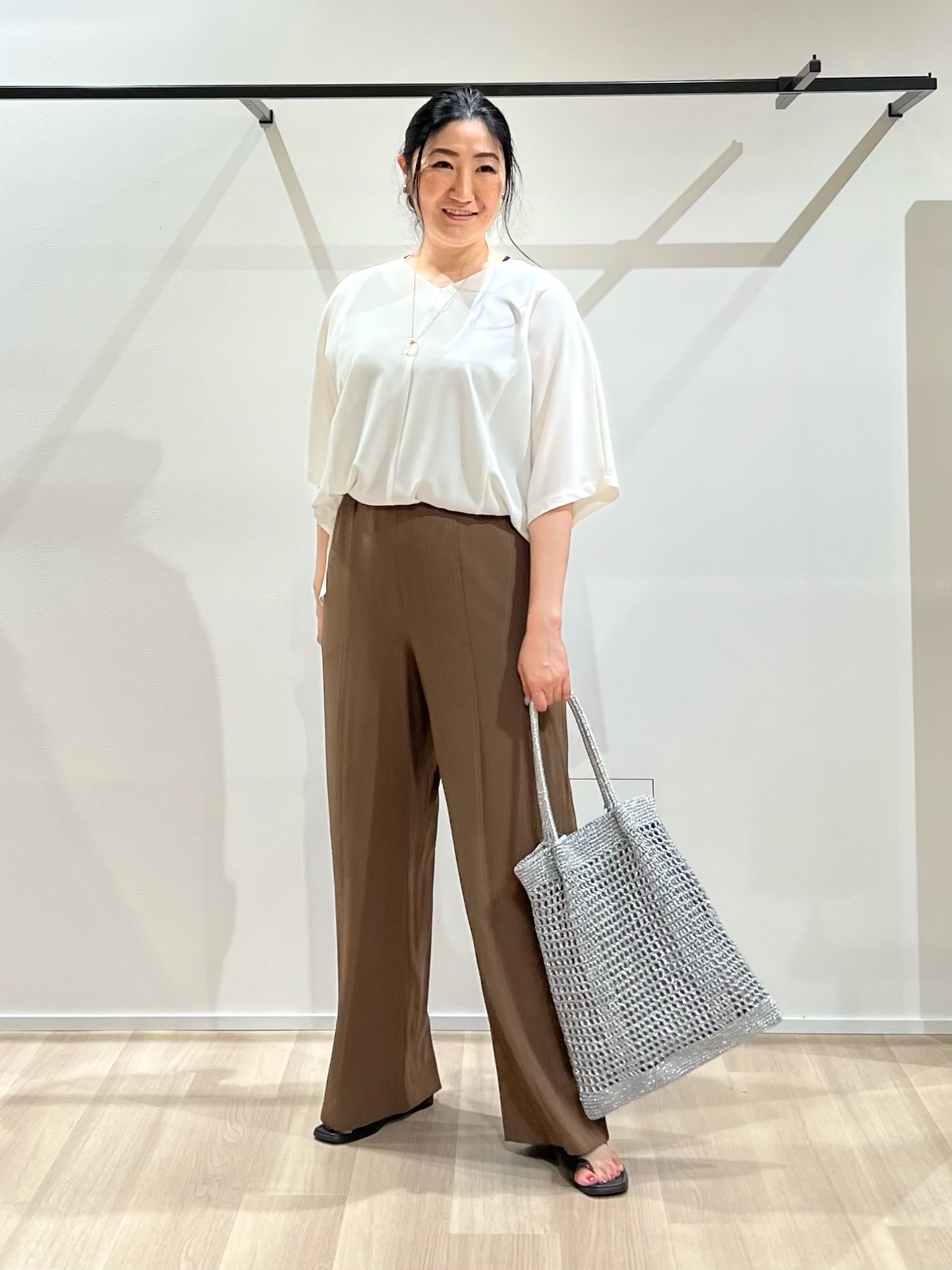 TOMOMIさんの「UNTITLED｜【体型＆二の腕カバー/着る日傘】ドルマントップス」を使ったコーディネート