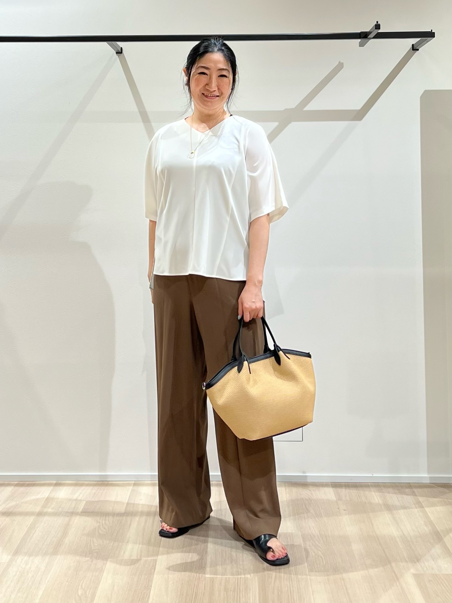 TOMOMIさんの「UNTITLED｜【体型＆二の腕カバー/着る日傘】ドルマントップス」を使ったコーディネート