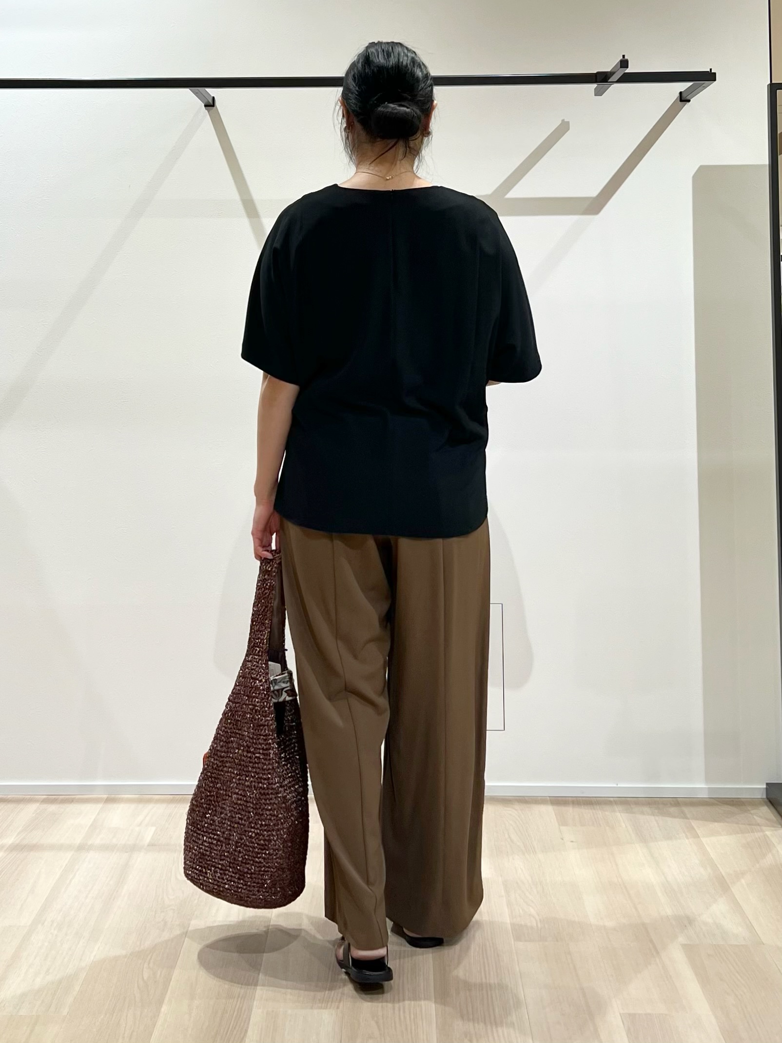 TOMOMIさんの「UNTITLED｜【体型＆二の腕カバー/着る日傘】ドルマントップス」を使ったコーディネート