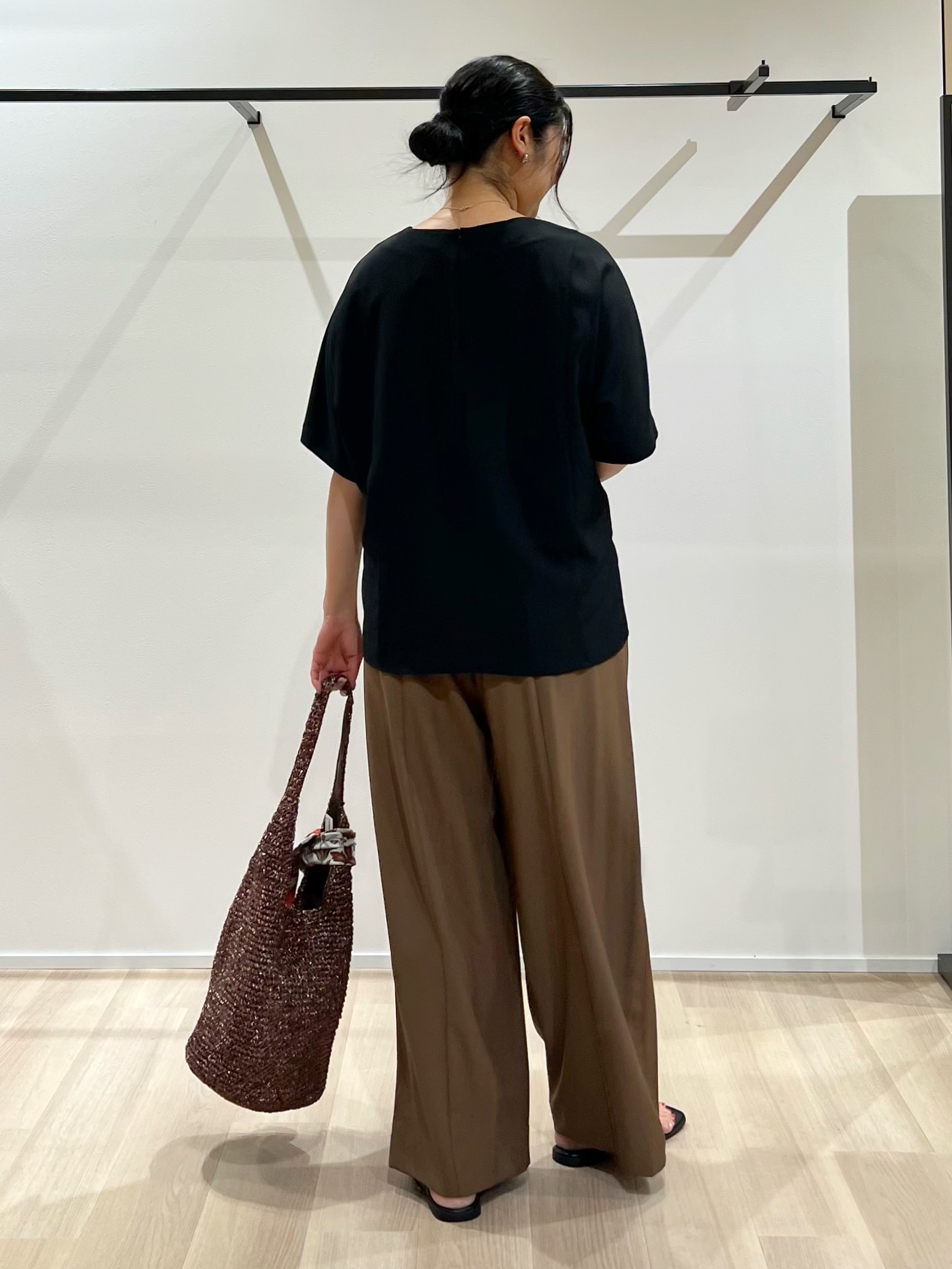TOMOMIさんの「UNTITLED｜【体型＆二の腕カバー/着る日傘】ドルマントップス」を使ったコーディネート