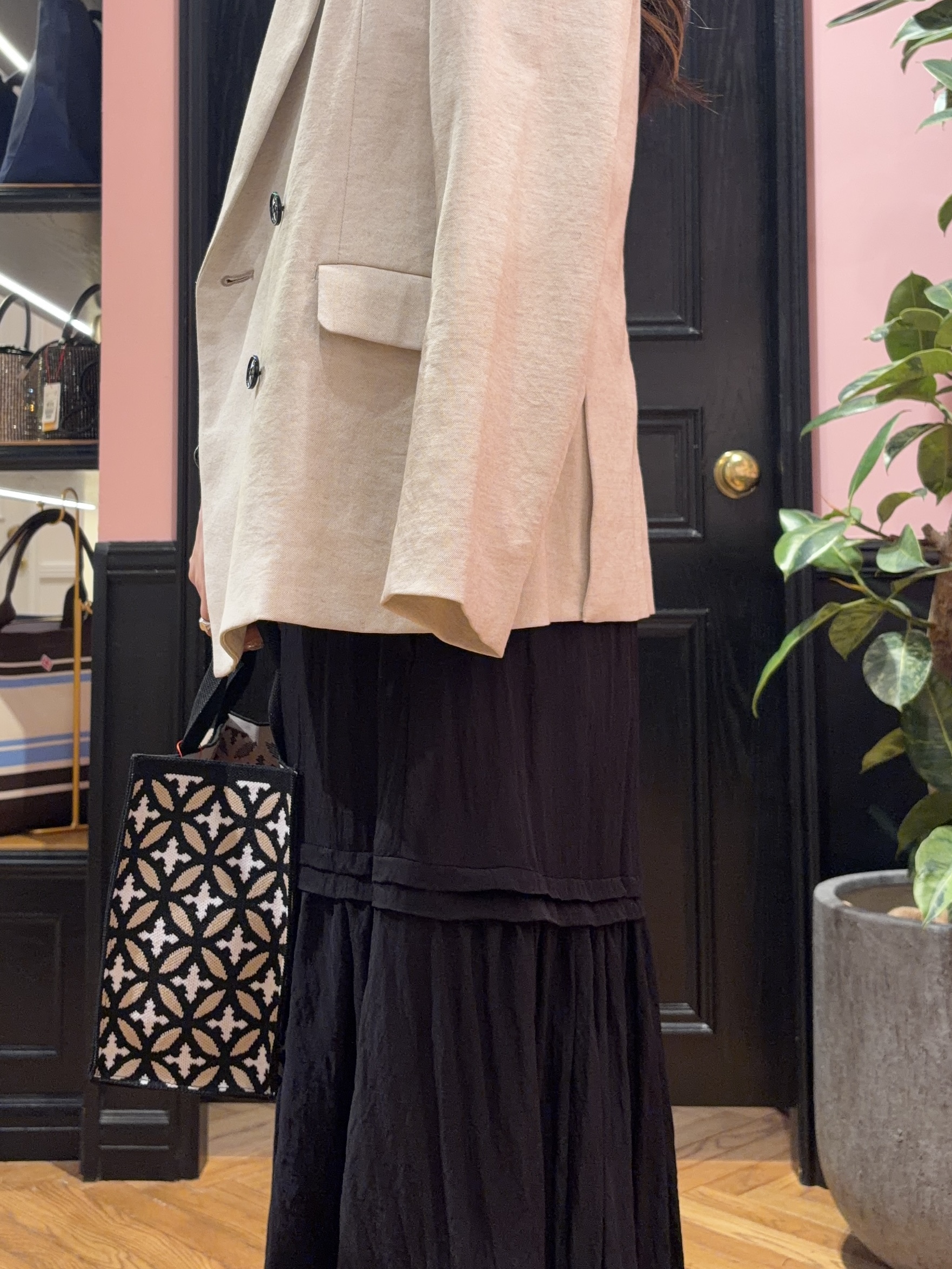 SAKAIさんの「DRESSTERIOR｜フレンチスリーブ スキッパーブラウス」を使ったコーディネート
