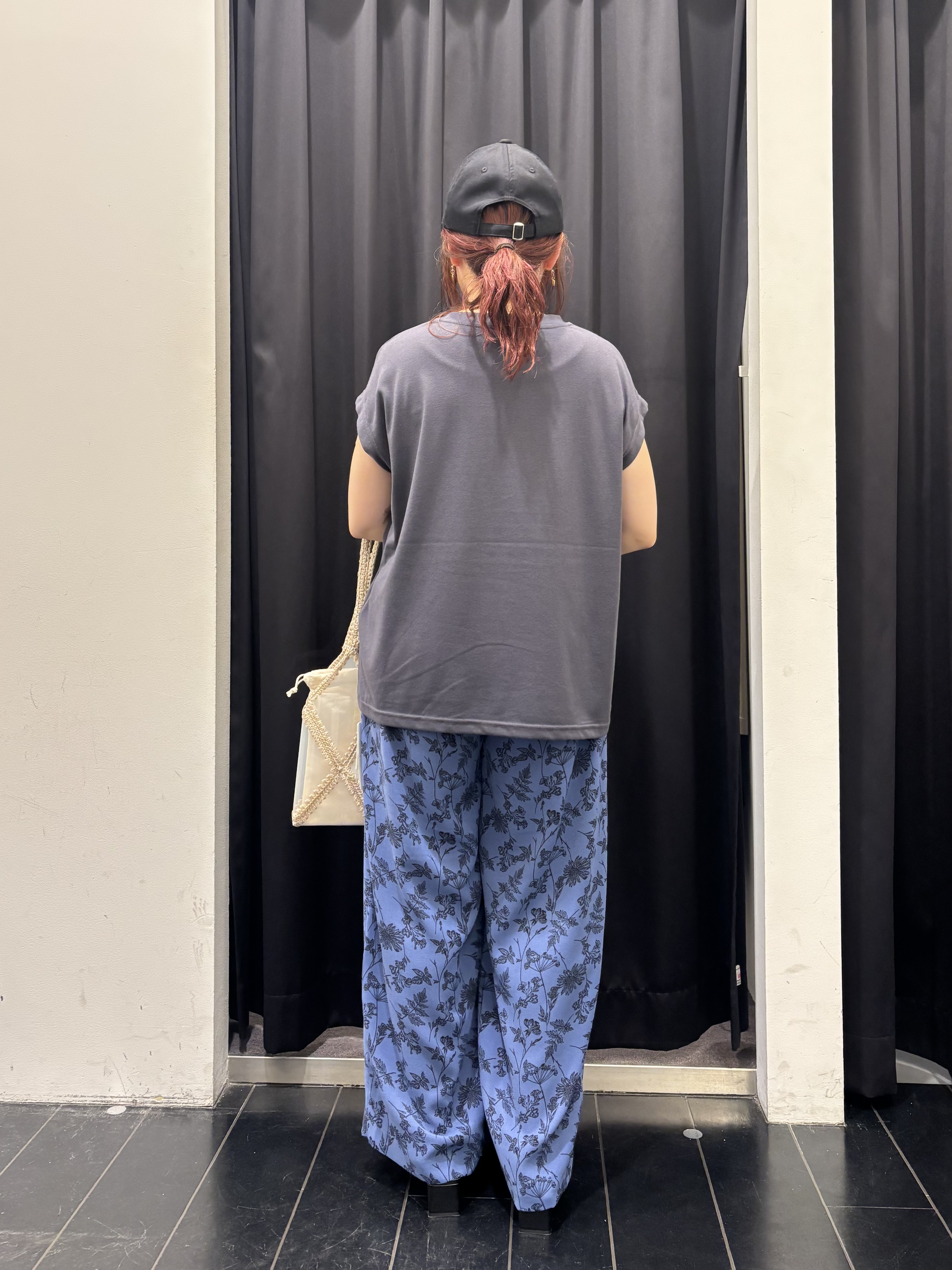 mameさんの「THE SHOP TK｜オーガンジー刺繍Tシャツ」を使ったコーディネート