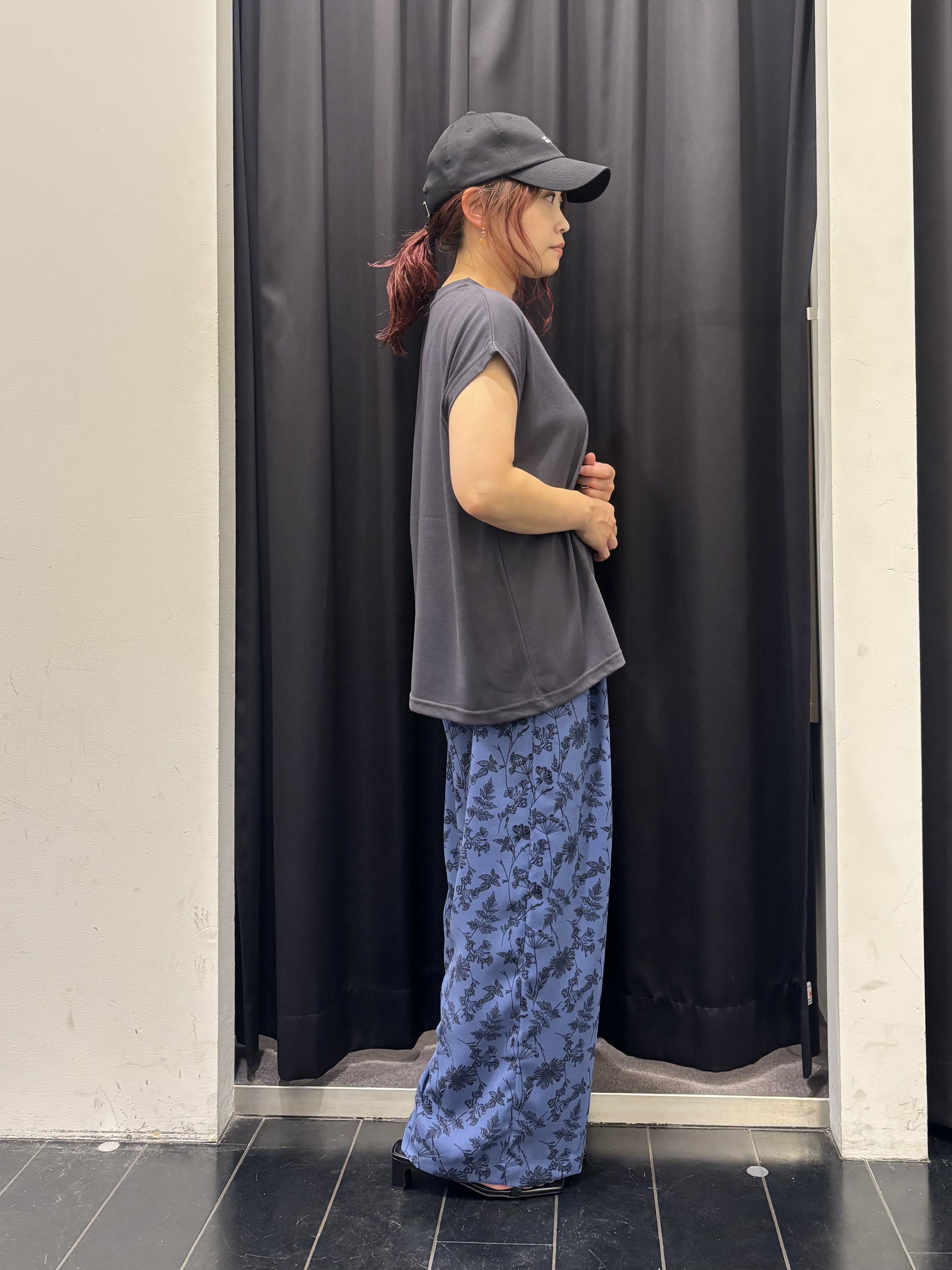 mameさんの「THE SHOP TK｜オーガンジー刺繍Tシャツ」を使ったコーディネート