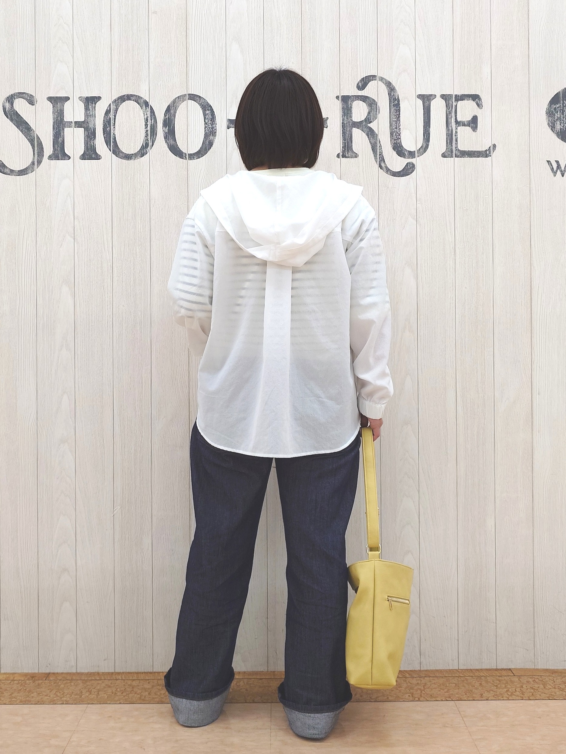 とろろさんの「SHOO･LA･RUE｜【さらり快適/洗濯機可/S-LL】UVカット機能付き ライトな着心地 ひんやりシャツパーカ」を使ったコーディネート