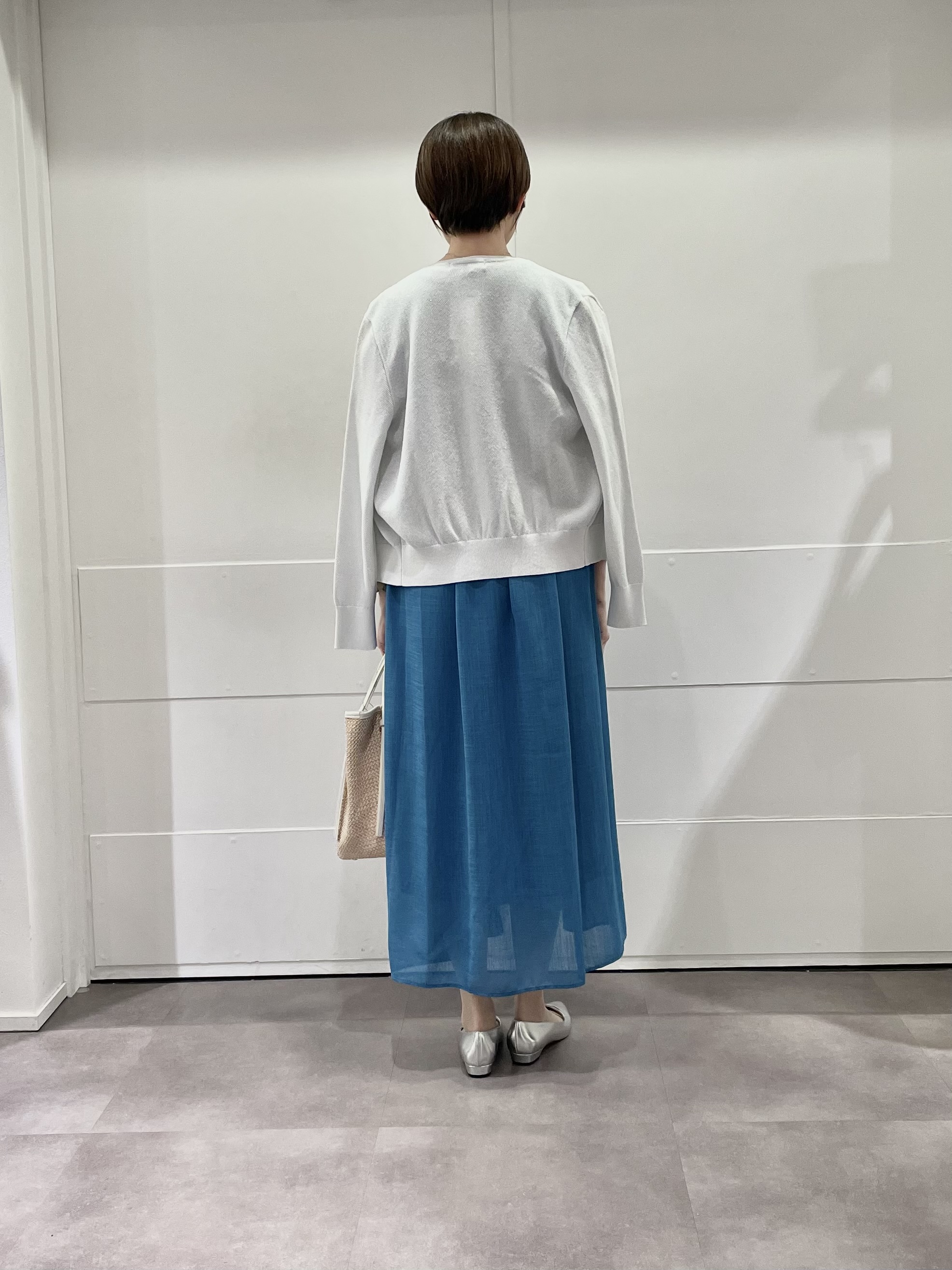 MOMOKOさんの「UNTITLED｜【通気性/前開きボタン】シアーVネックワンピース」を使ったコーディネート