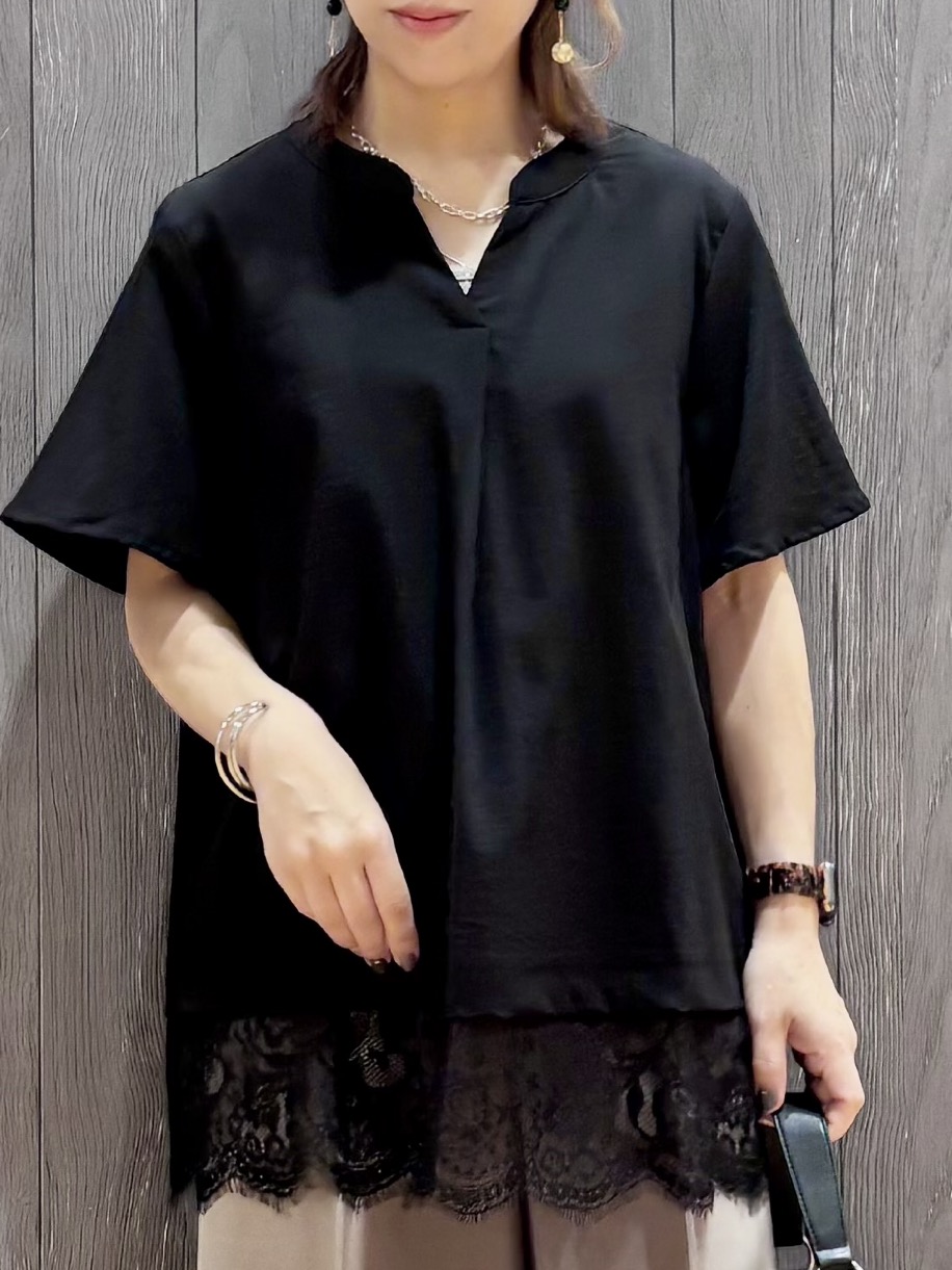 meiさんの「SHOO･LA･RUE｜【S-LL/洗濯機可】軽凛(かろりん)ひんやり スキッパー裾レースブラウス」を使ったコーディネート