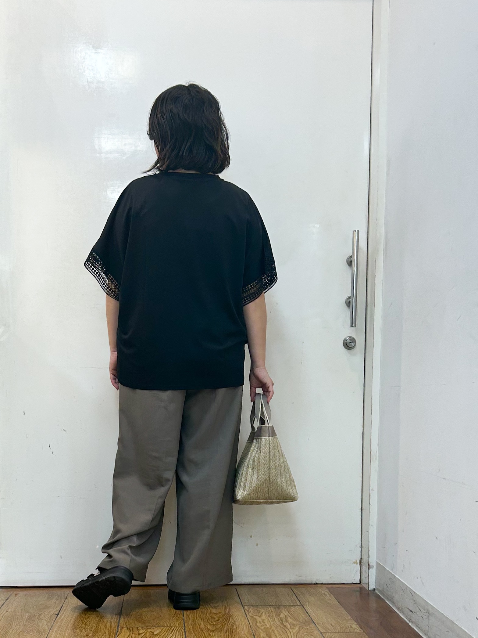 haruさんの「SHOO･LA･RUE｜【ひんやり/UV】お袖レースが上品 ゆったりとろみトップス」を使ったコーディネート