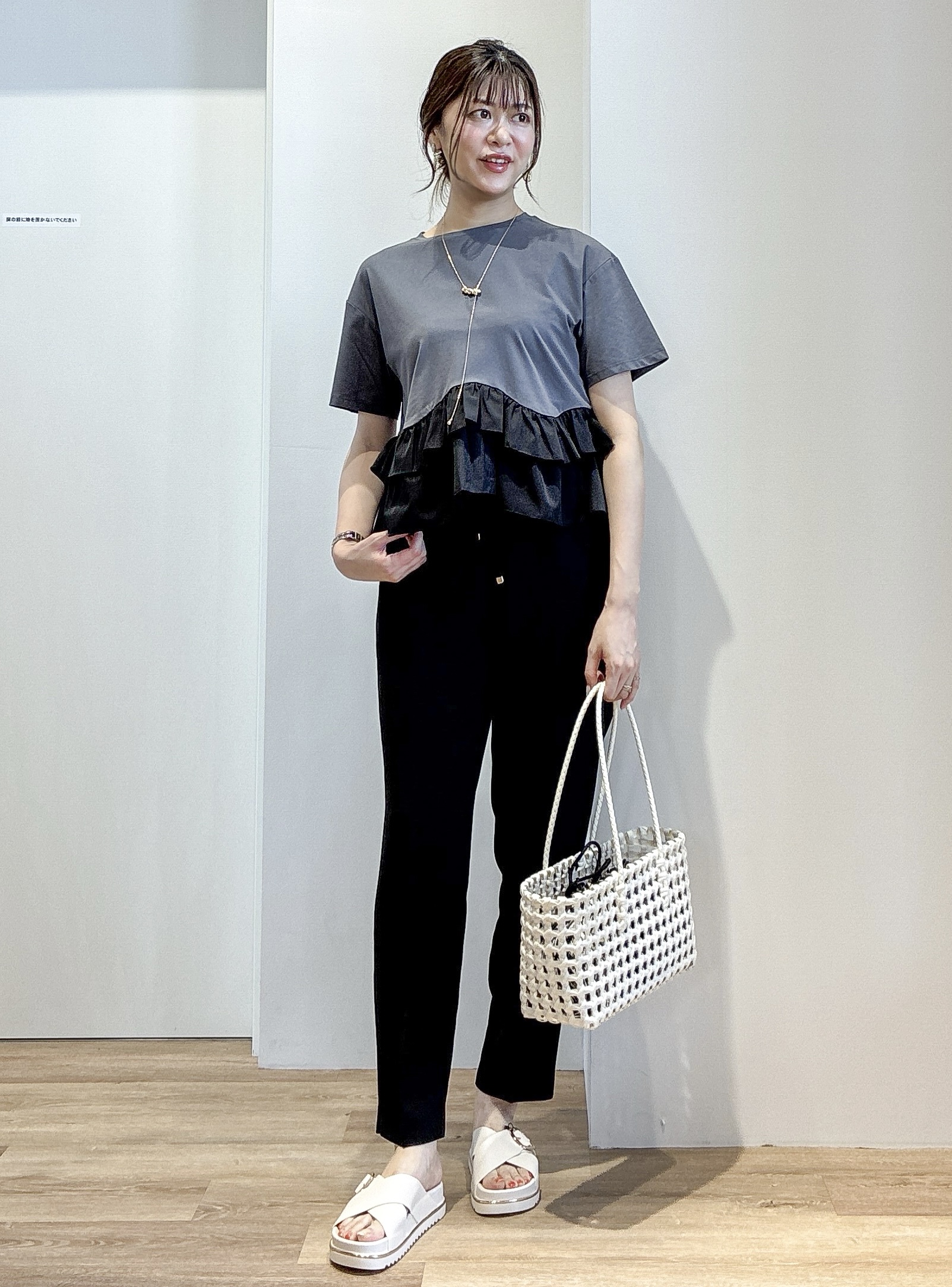 もんちゃんさんの「OPAQUE.CLIP｜裾フリルドッキングTシャツ【洗濯機OK】」を使ったコーディネート