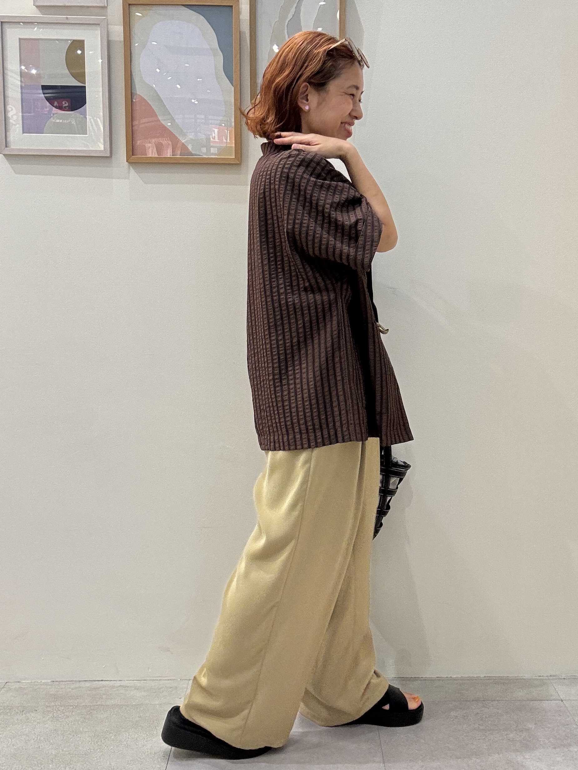 たけぴさんの「SHOO･LA･RUE｜【ひんやり/吸水速乾/セットアップ可】羽織るだけで主役になる サッカーストライプシャツジャケット」を使ったコーディネート
