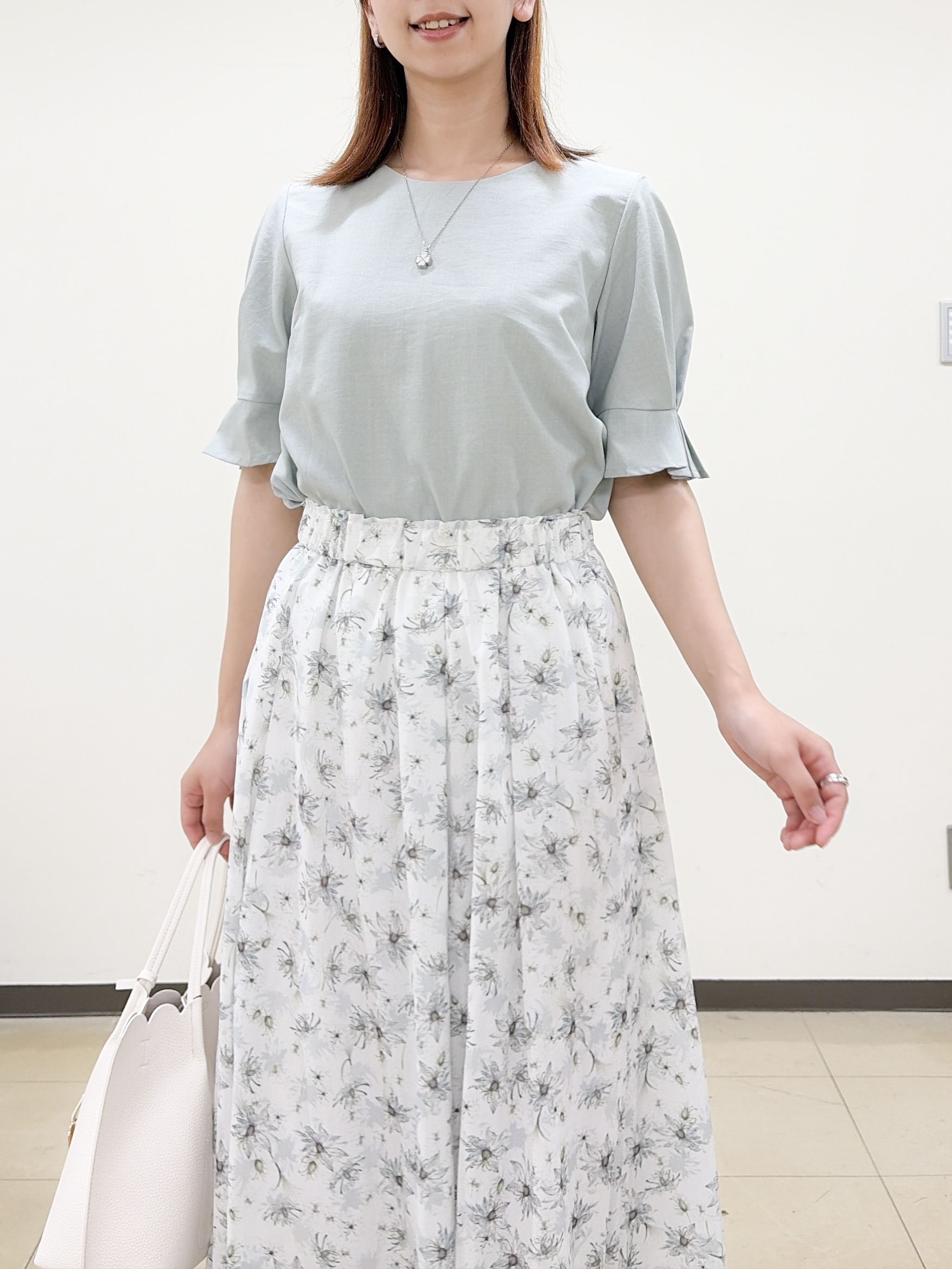 yurinaさんの「index｜【接触冷感】タックパフスリーブブラウス《吸水速乾／防シワ／洗濯機OK／XS～3L／6col》」を使ったコーディネート