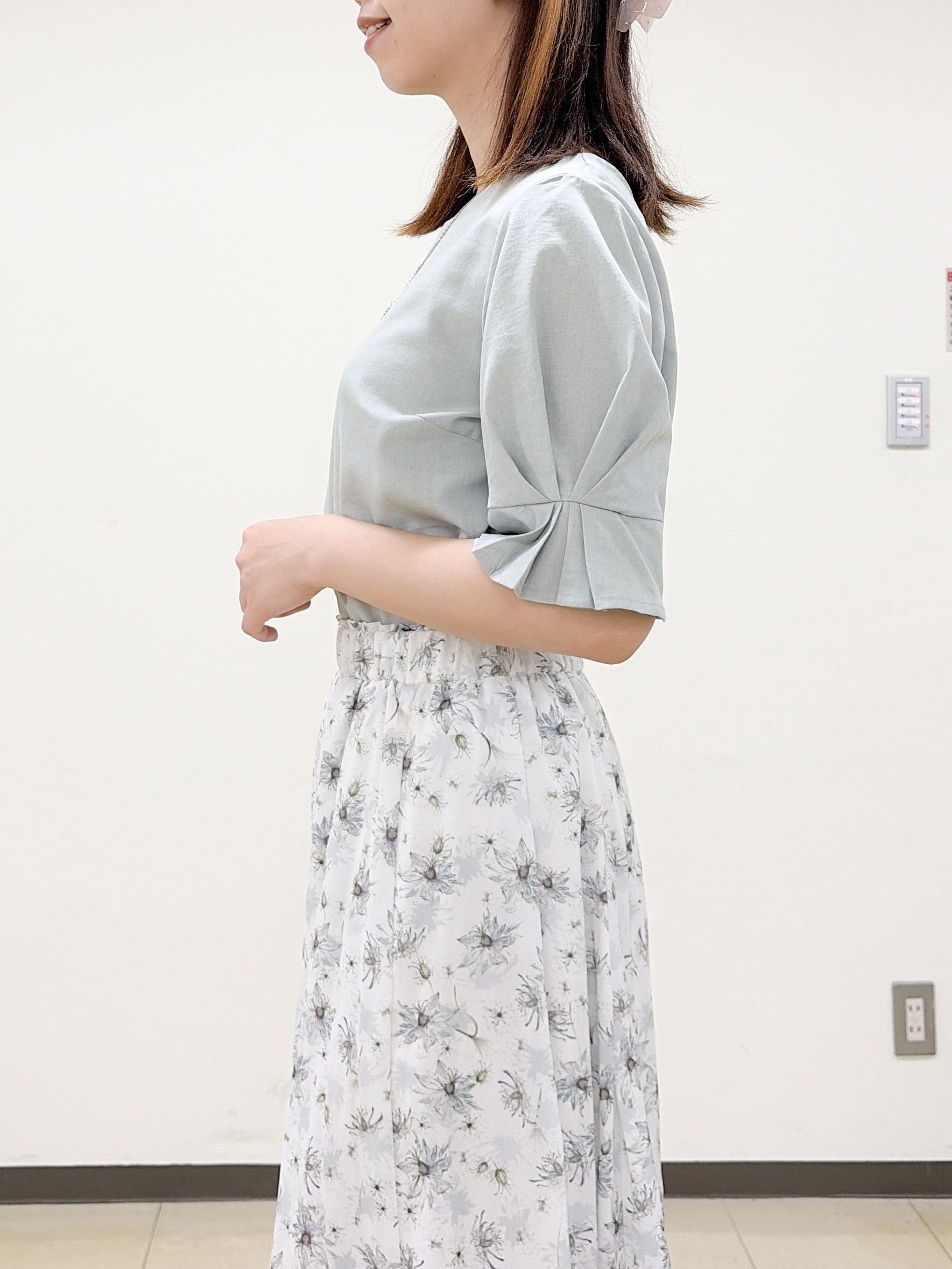 yurinaさんの「index｜【接触冷感】タックパフスリーブブラウス《吸水速乾／防シワ／洗濯機OK／XS～3L／6col》」を使ったコーディネート
