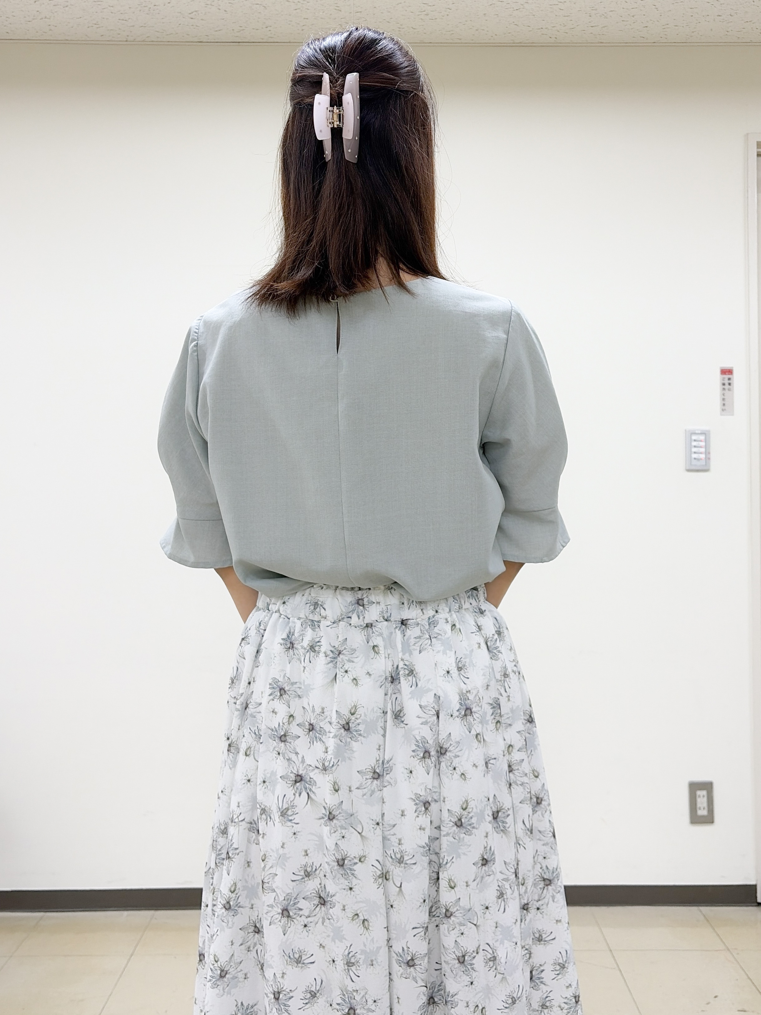 yurinaさんの「index｜【接触冷感】タックパフスリーブブラウス《吸水速乾／防シワ／洗濯機OK／XS～3L／6col》」を使ったコーディネート