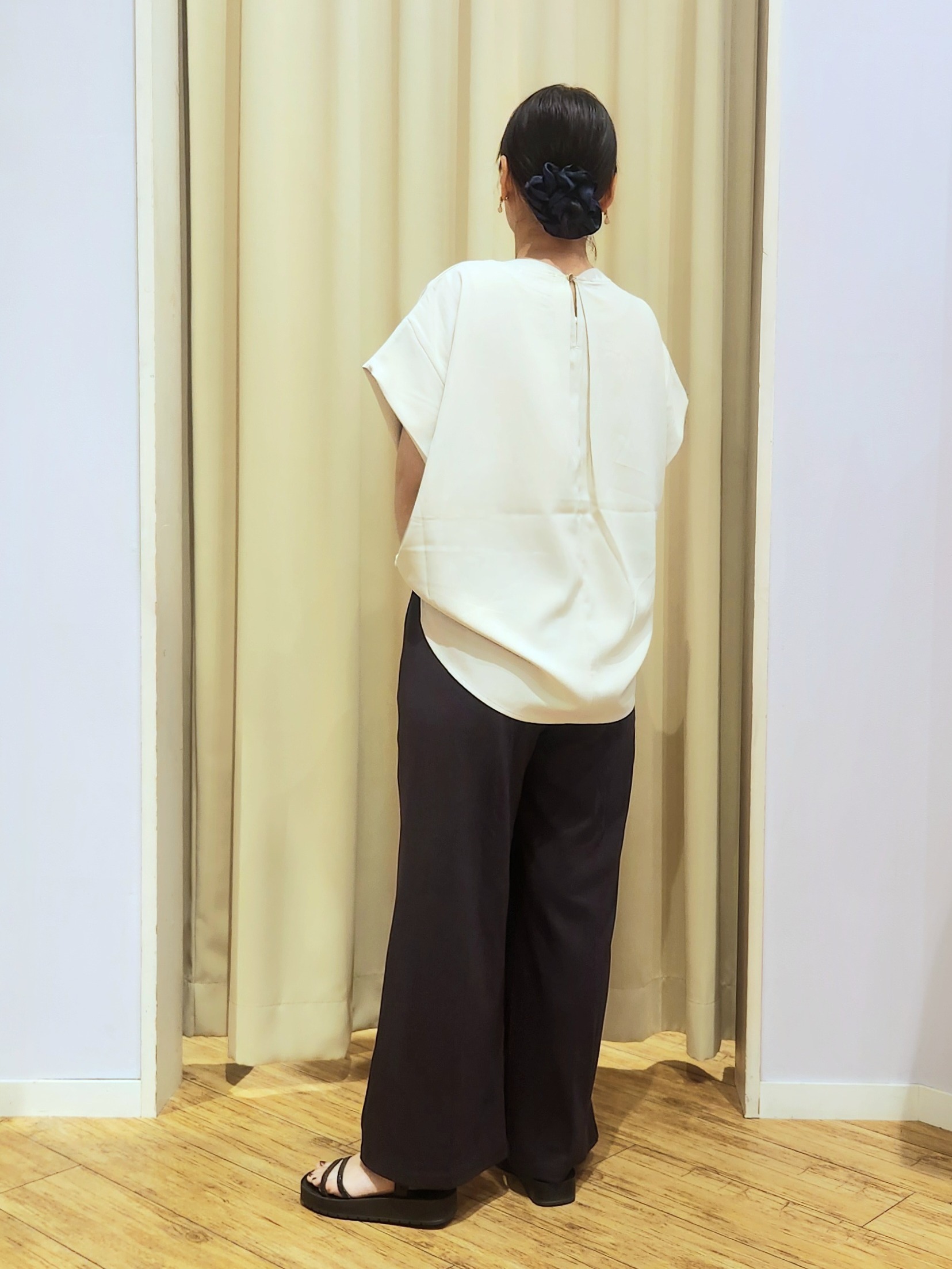 くまさんの「SHOO･LA･RUE｜【洗濯機可/体型カバー】インせずこなれる ふんわり裾バルーントップス」を使ったコーディネート