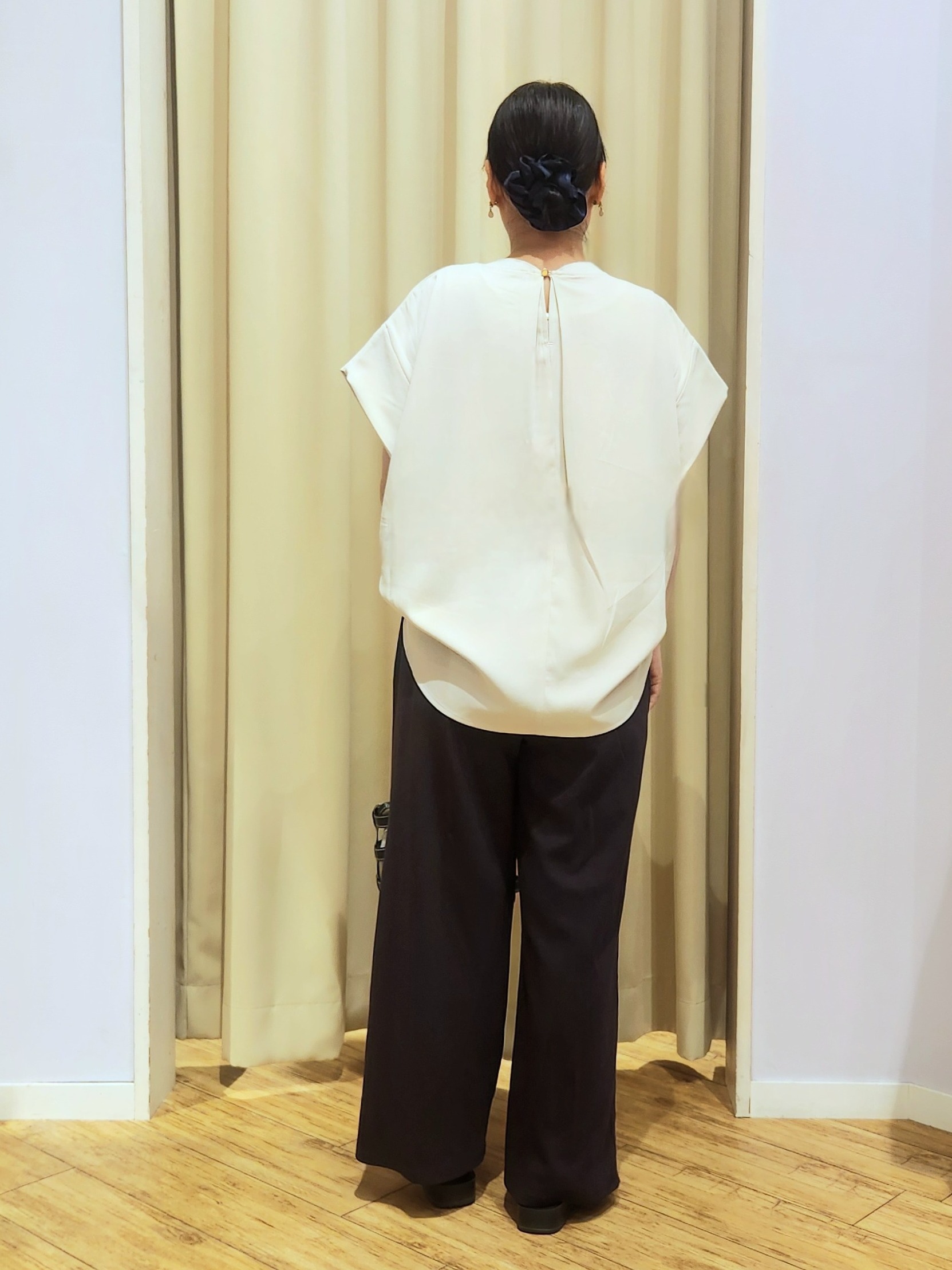 くまさんの「SHOO･LA･RUE｜【洗濯機可/体型カバー】インせずこなれる ふんわり裾バルーントップス」を使ったコーディネート